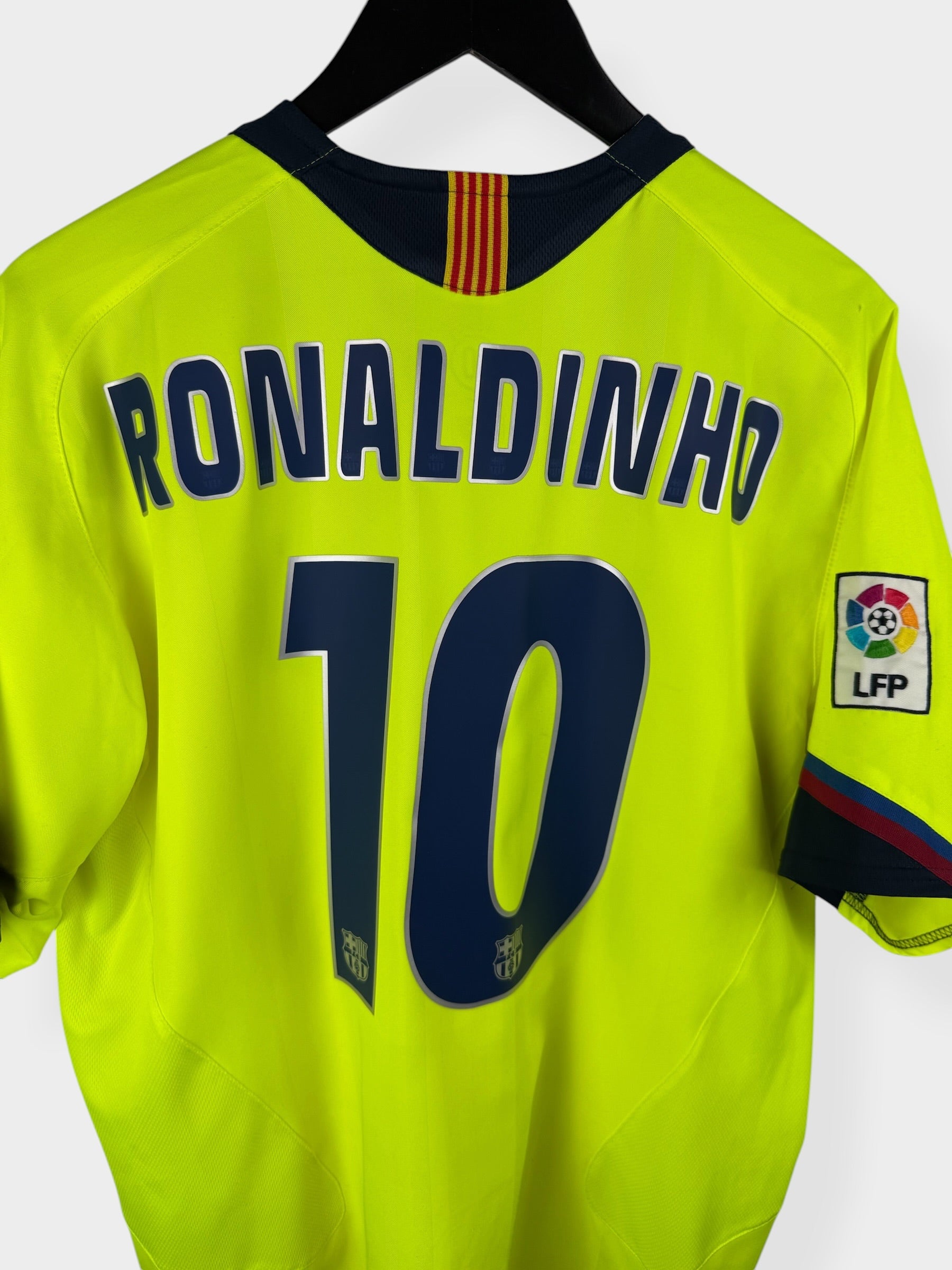 2005-06 BARCELONA AWAY SHIRT RONALDINHO #10 L