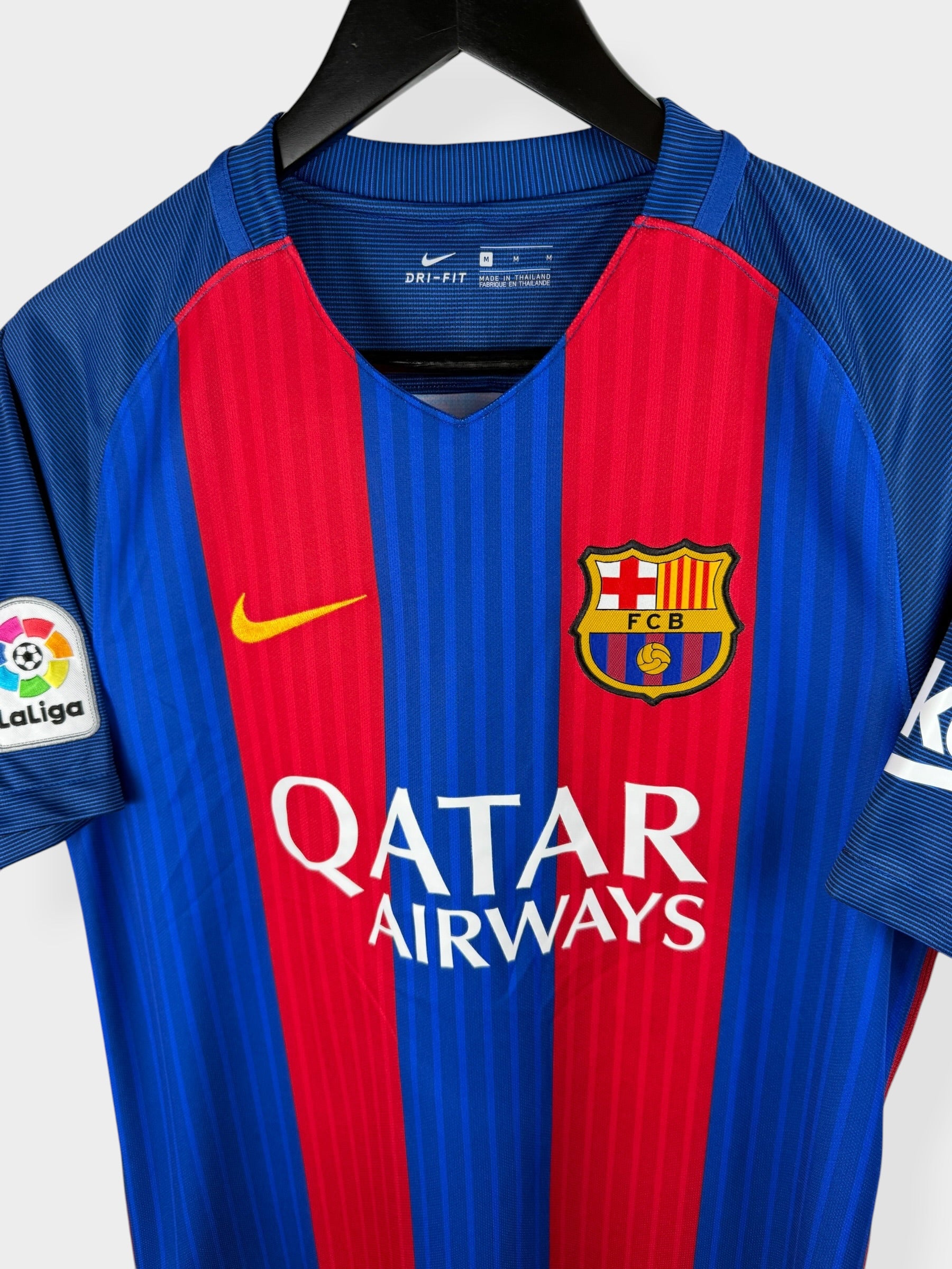 2016-17 BARCELONA HOME SHIRT SUAREZ #9 M