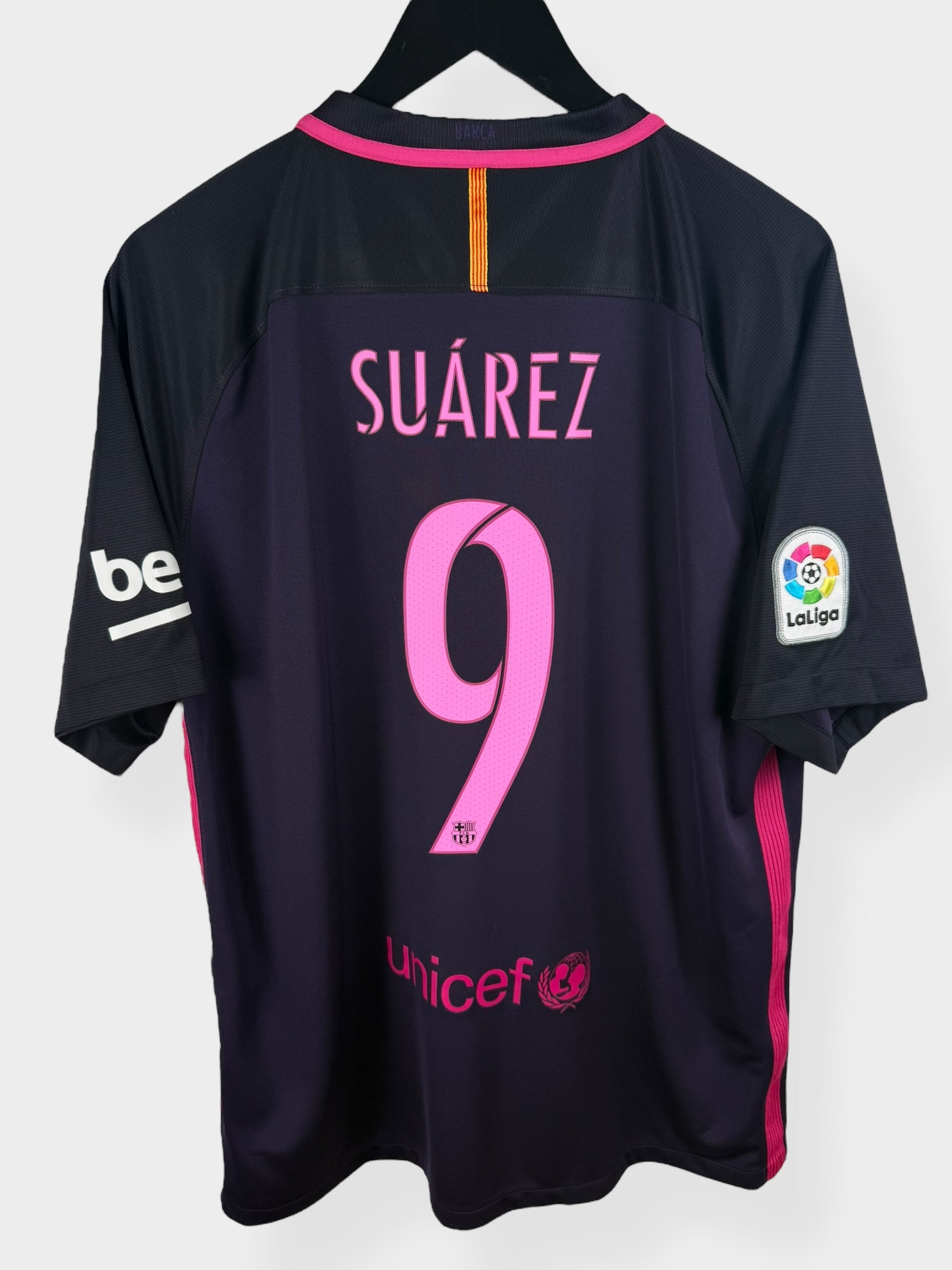 2016-17 BARCELONA UITSHIRT SUAREZ #9 XL