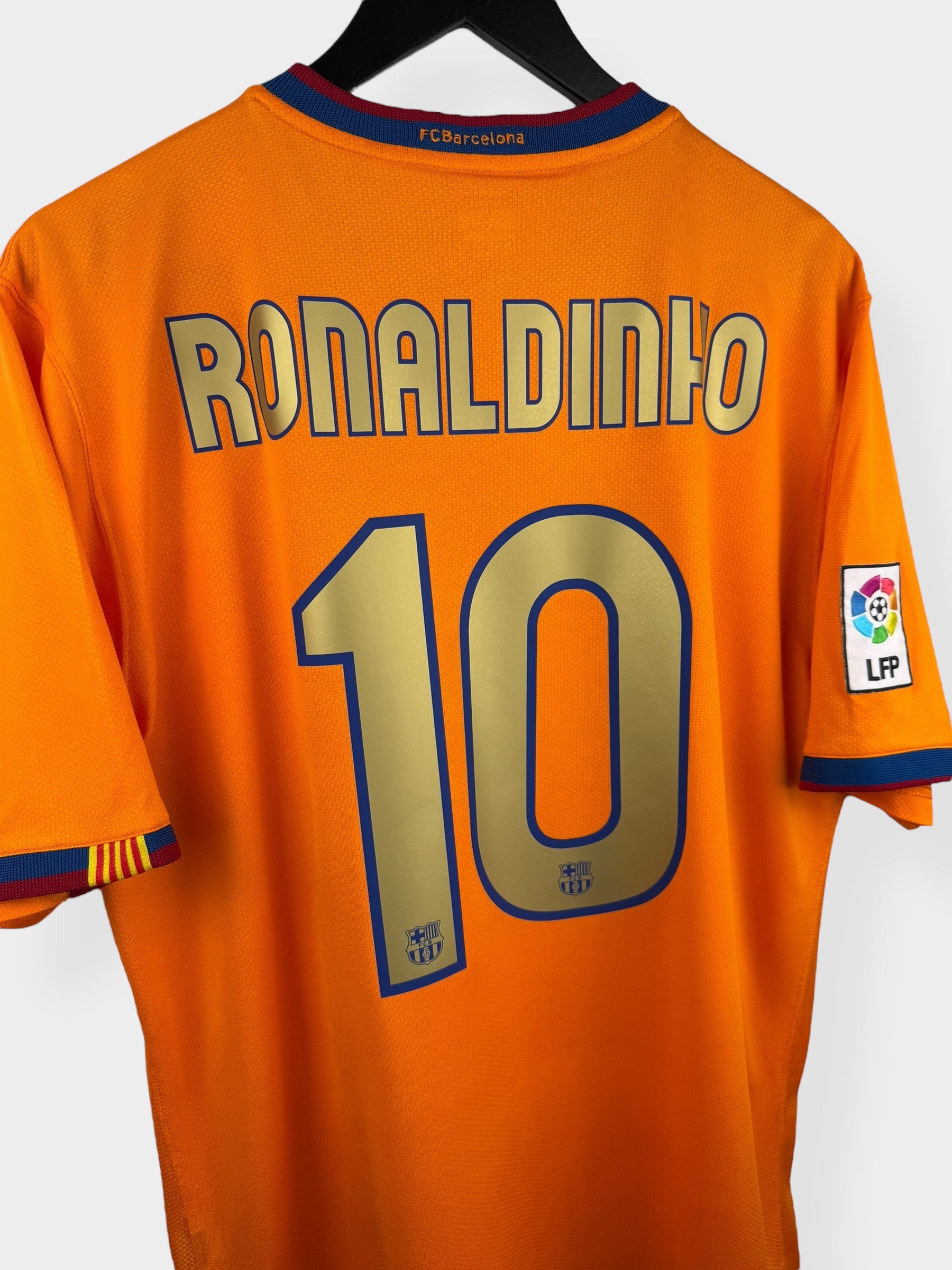 2006-08 BARCELONA UITSHIRT RONALDINHO #10 L
