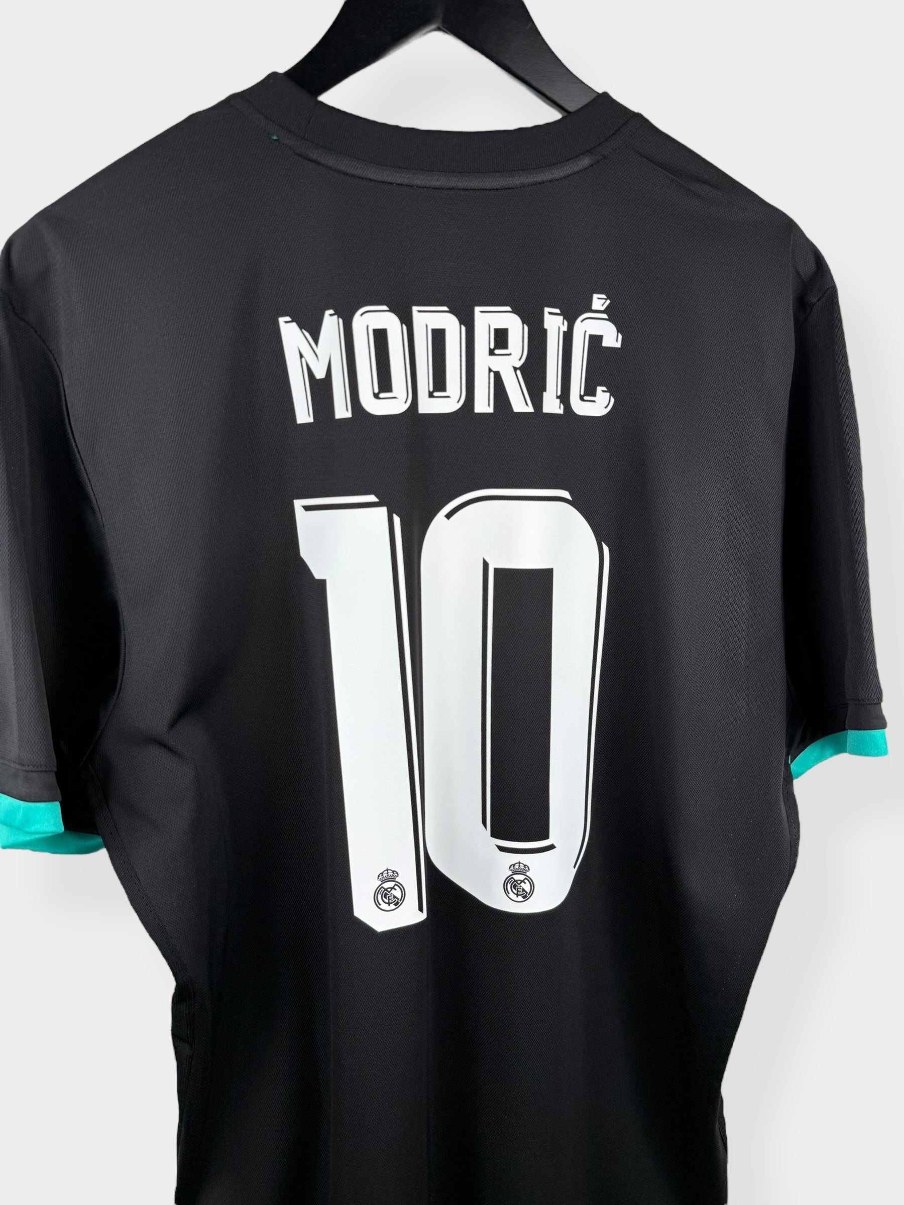 2017-18 REAL MADRID AWAY SHIRT MODRIC #10 XL