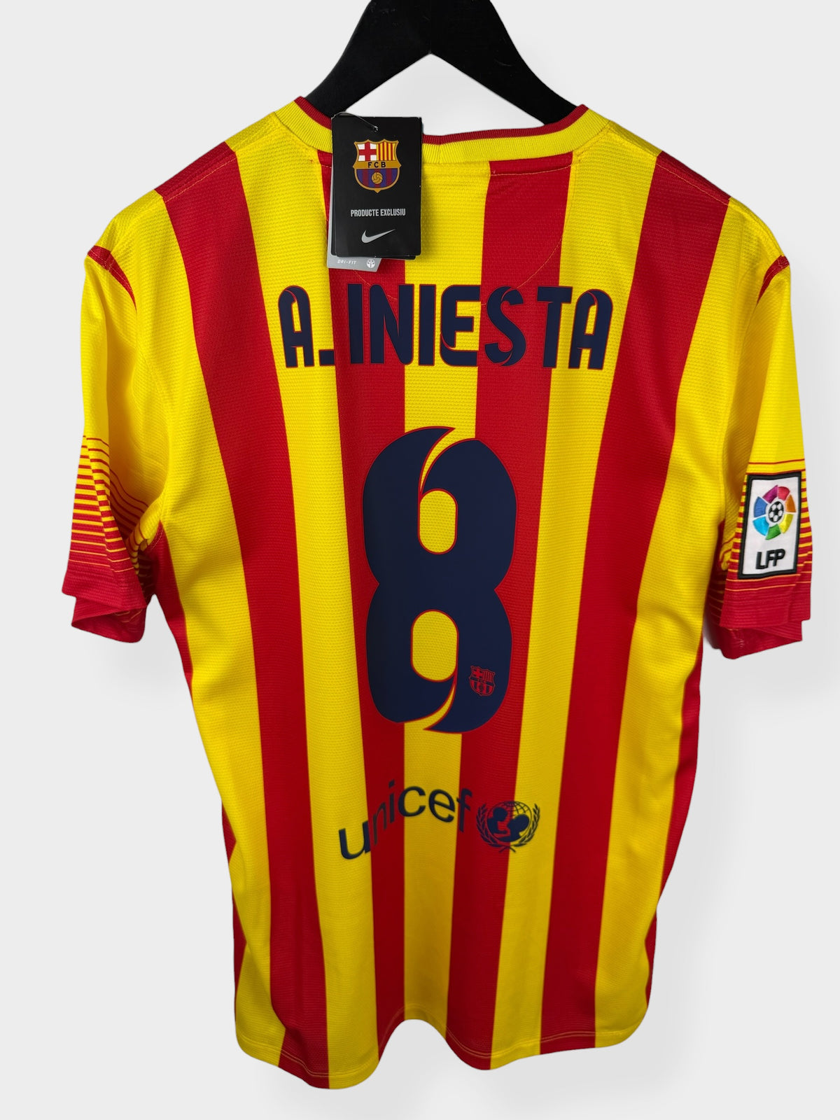 2013-14 BARCELONA AWAY SHIRT INIESTA #8 M