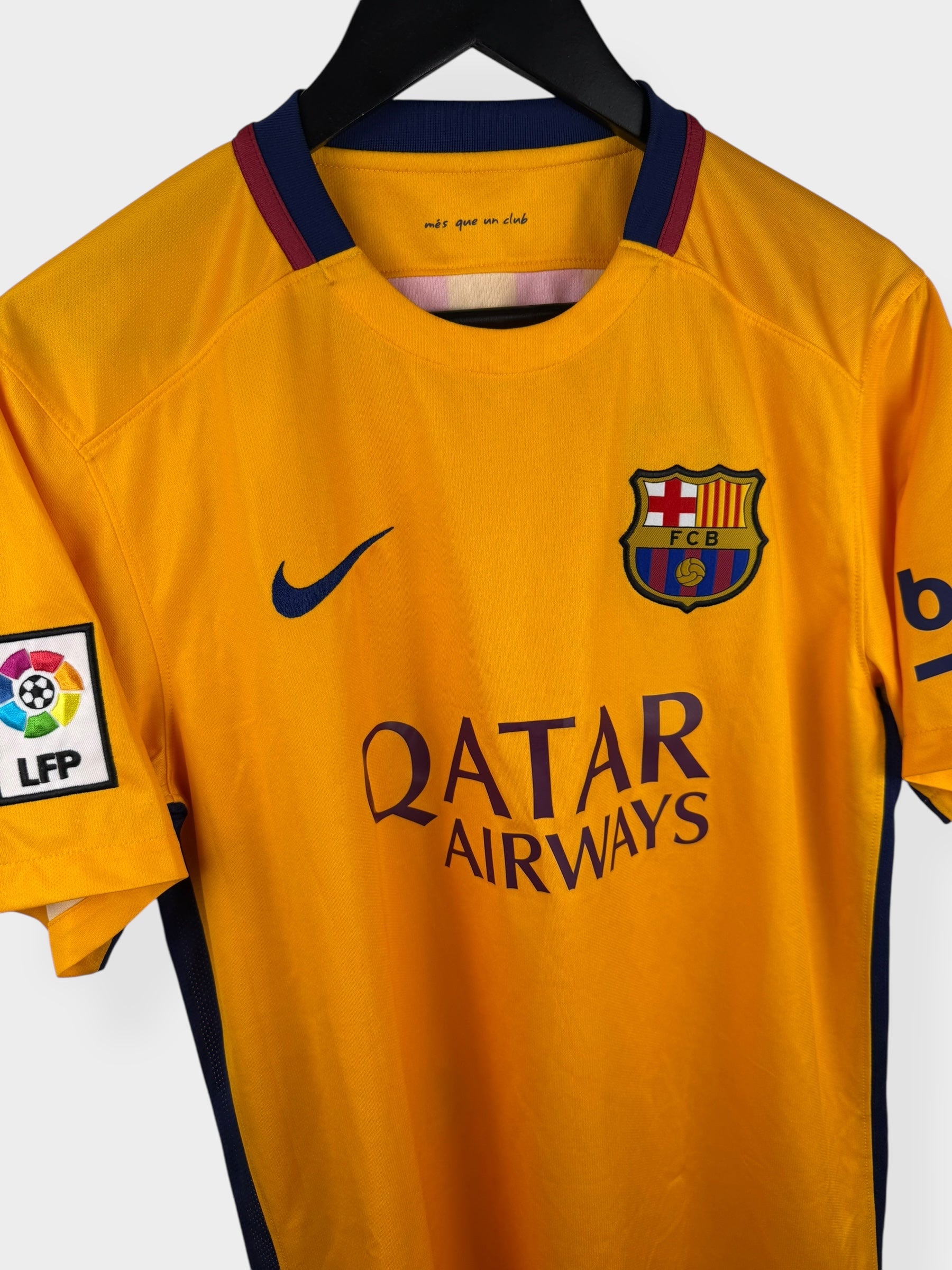 2015-16 BARCELONA AWAY SHIRT M - Authentic Football Club