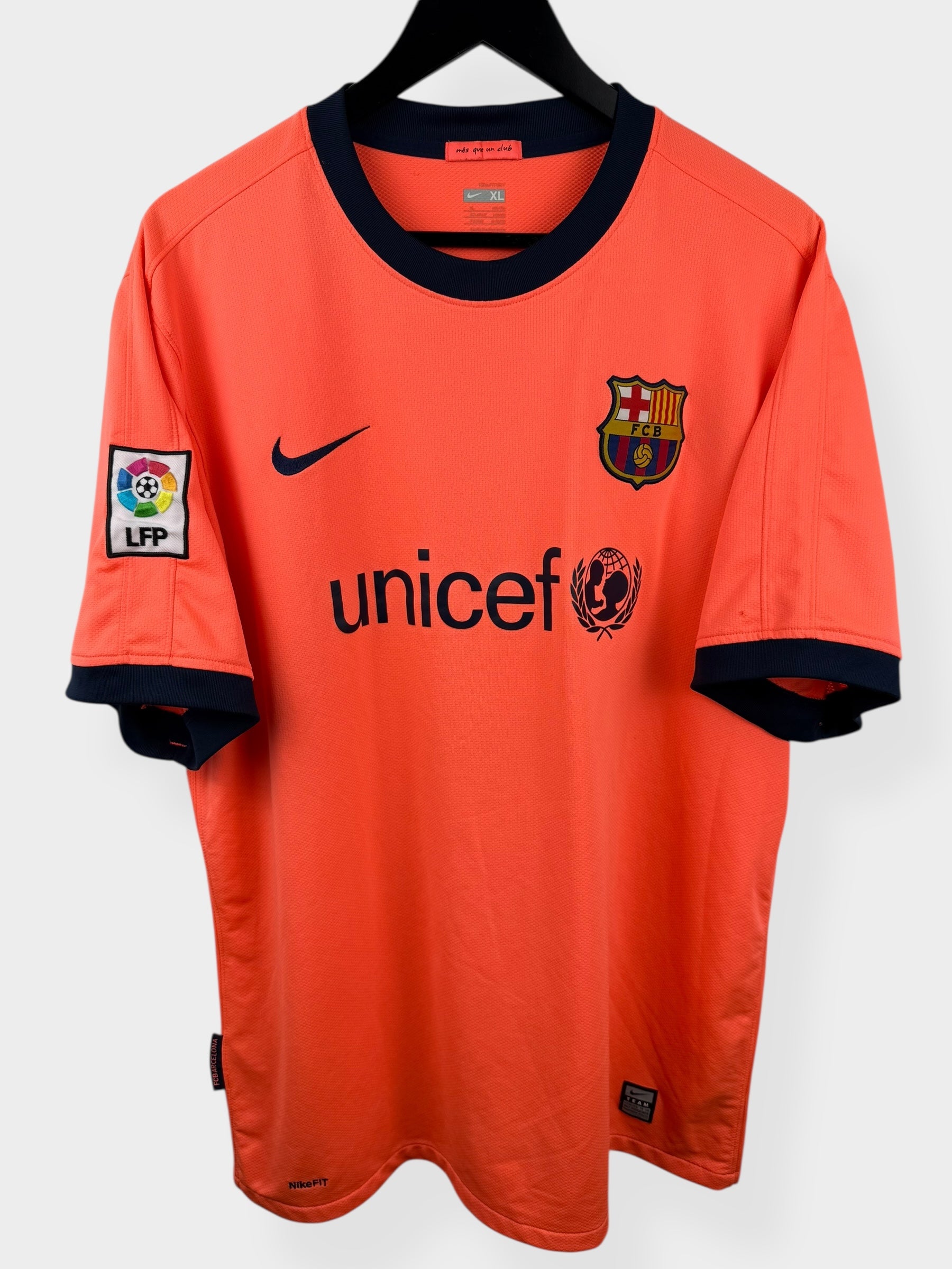 2009-10 BARCELONA AWAY SHIRT XAVI #6 XL