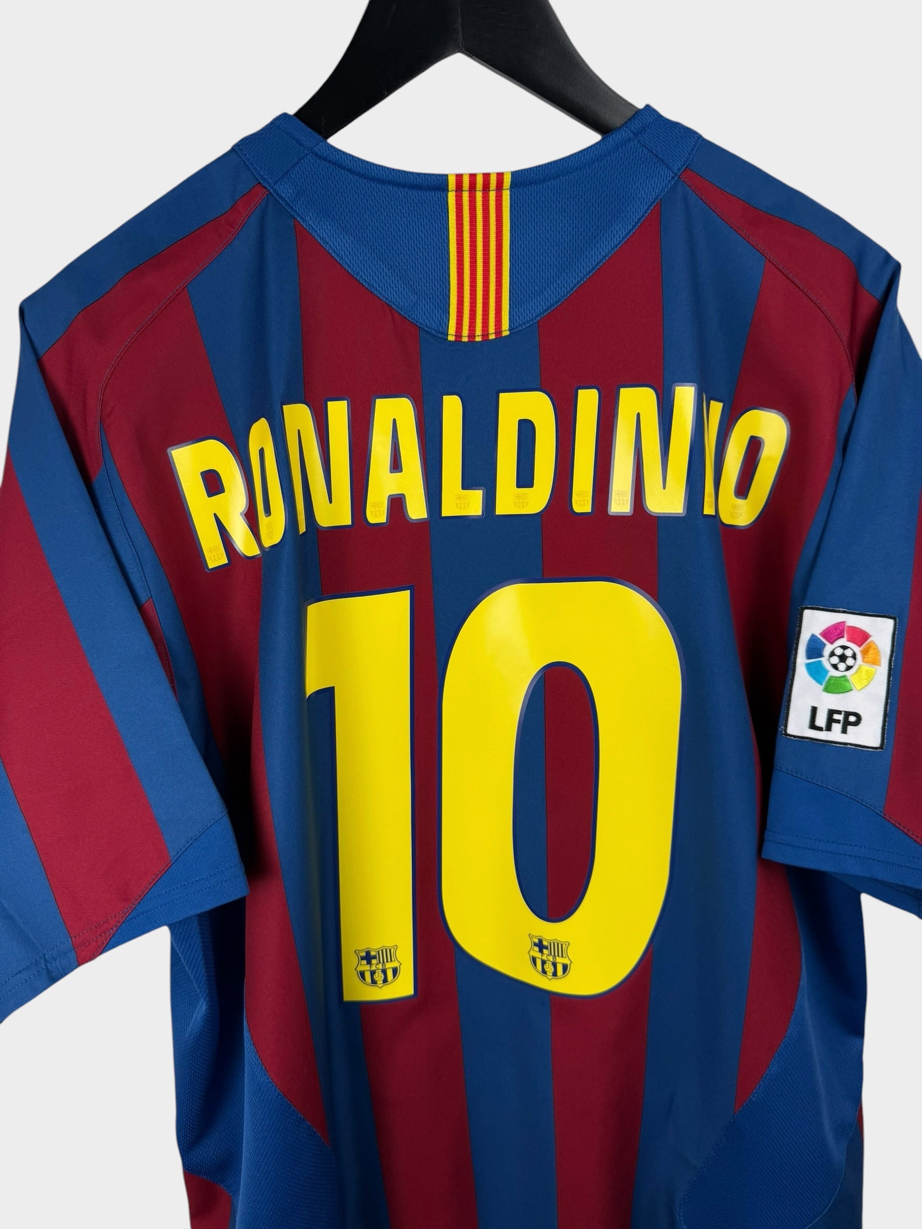 2005-06 BARCELONA THUISSHIRT RONALDINHO #10 L