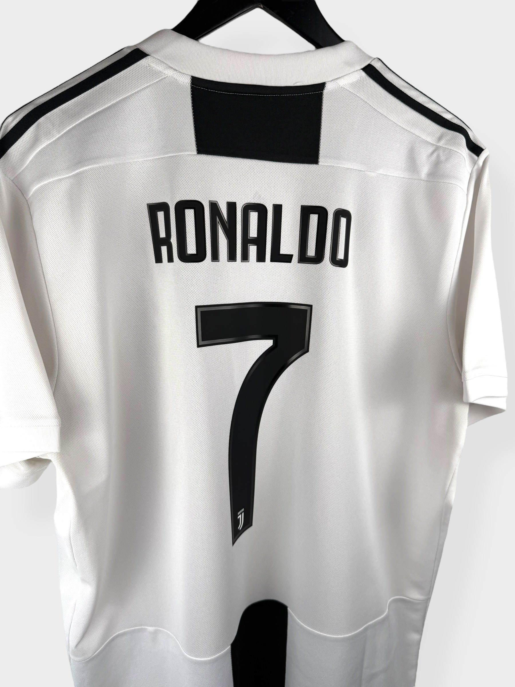 2018-19 JUVENTUS HOME SHIRT RONALDO #7 XL