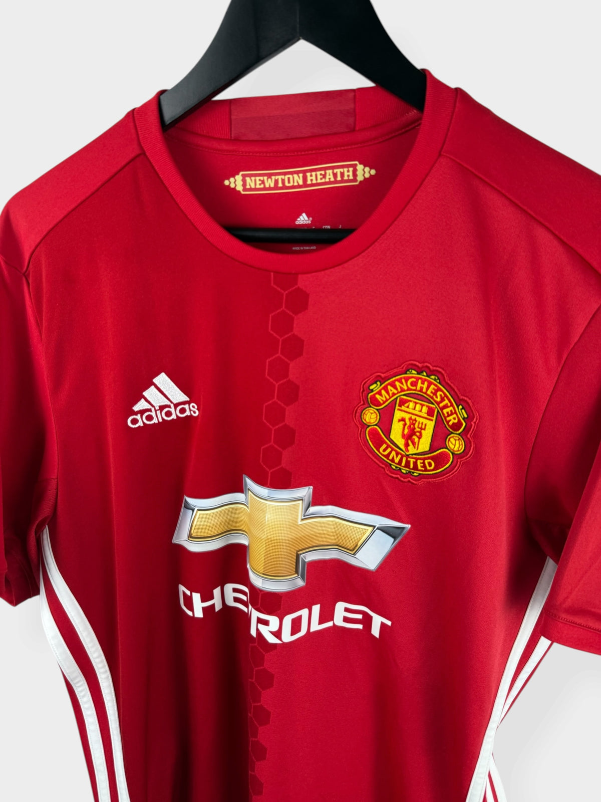 2016-17 MANCHESTER UNITED HOME SHIRT MATA #8 M - Authentic Football Club