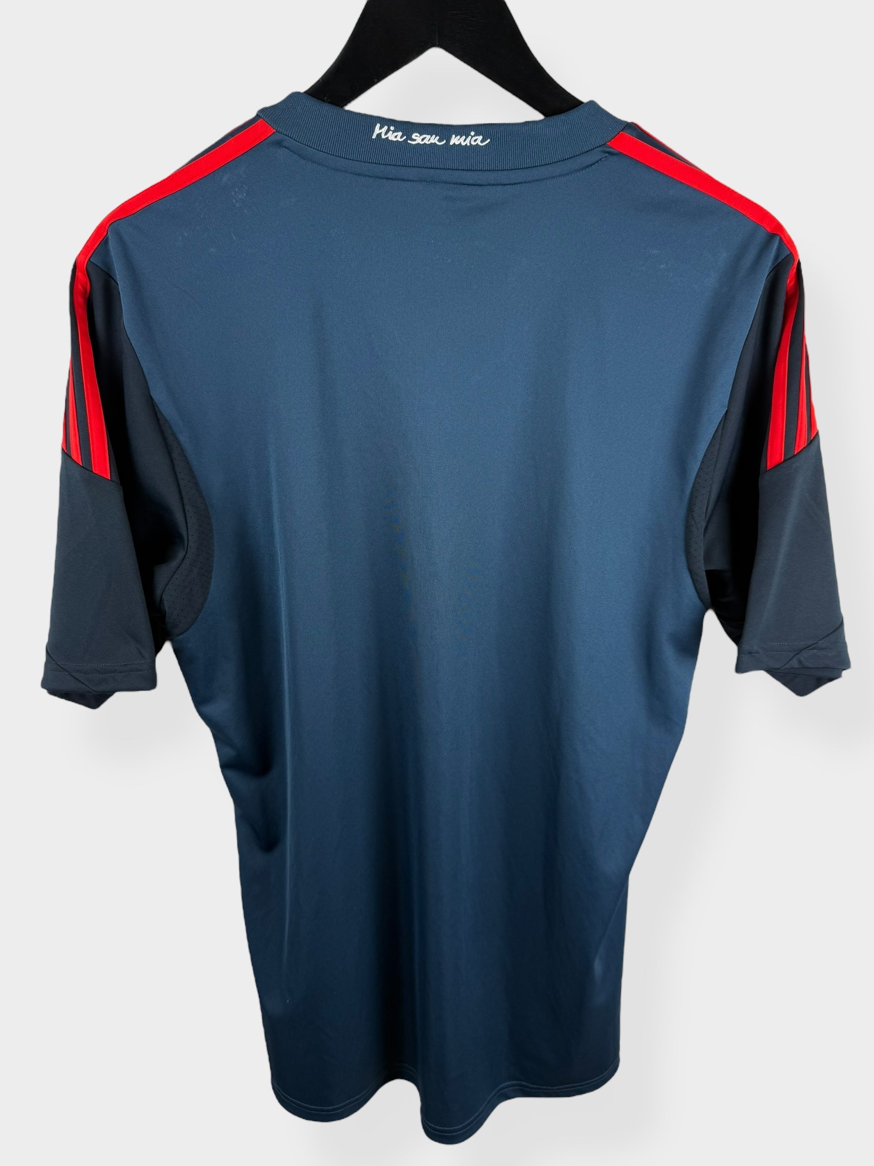 2013-14 BAYERN MUNICH AWAY SHIRT M - Authentic Football Club