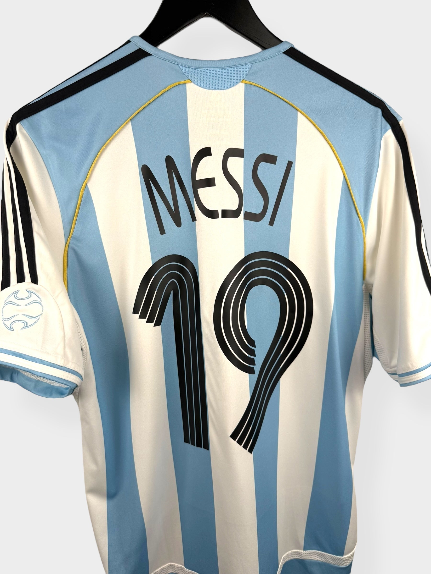 2006-07 ARGENTINA HOME SHIRT MESSI #19 L