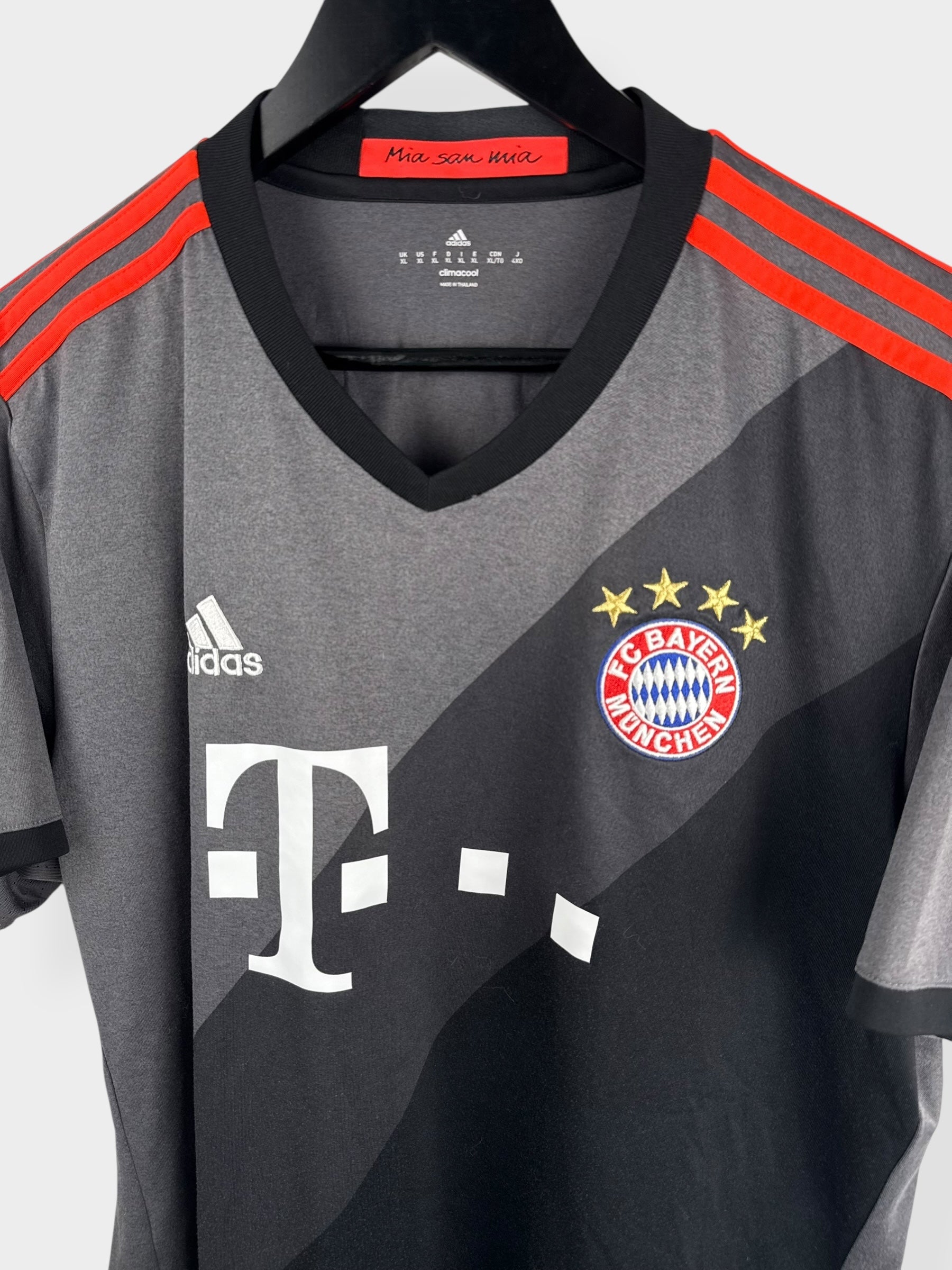 2016-17 BAYERN MUNICH AWAY SHIRT XL - Authentic Football Club