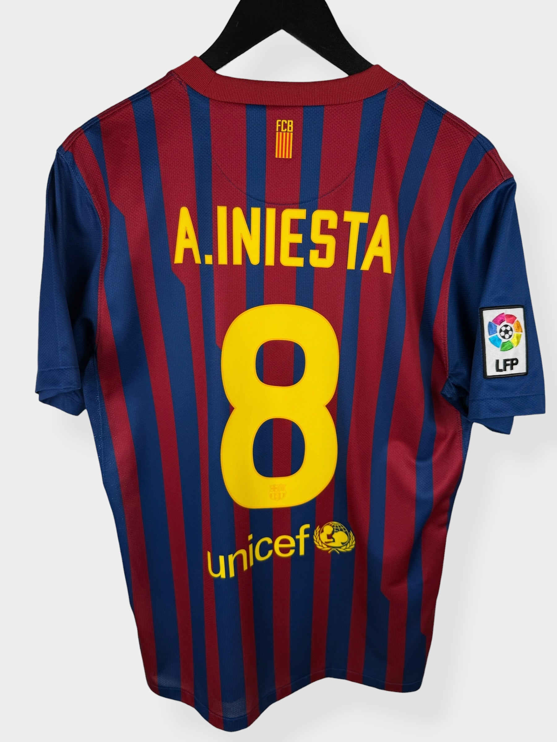2011-12 BARCELONA HOME SHIRT INIESTA #8 M