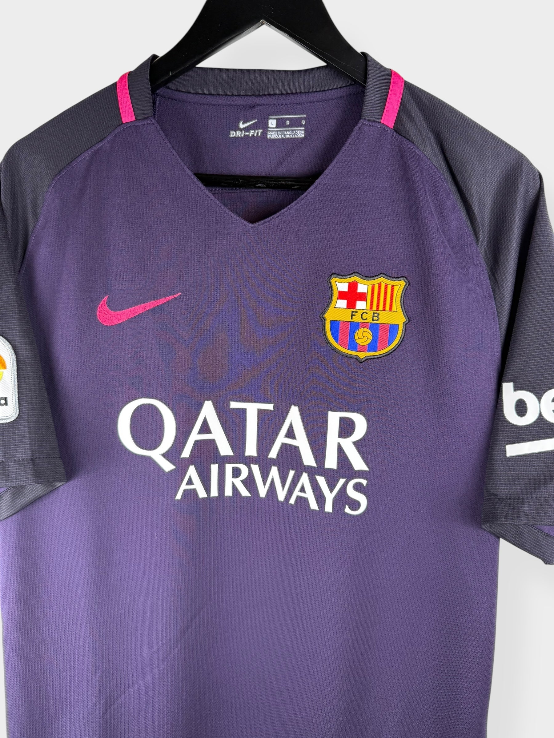 2016-17 BARCELONA AWAY SHIRT SUAREZ #9 L