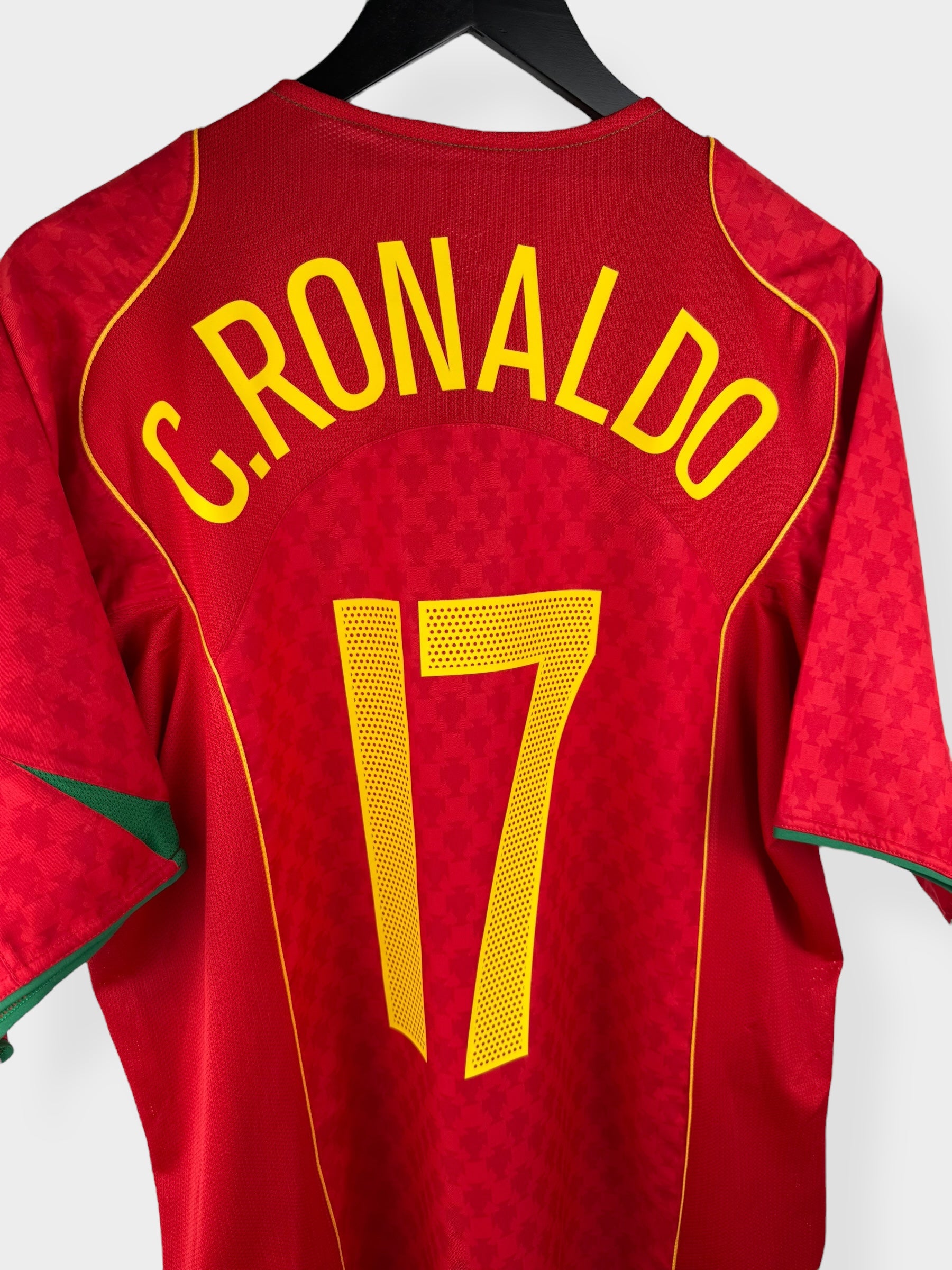 2004-06 PORTUGAL HEIMTRIKOT RONALDO #17 L