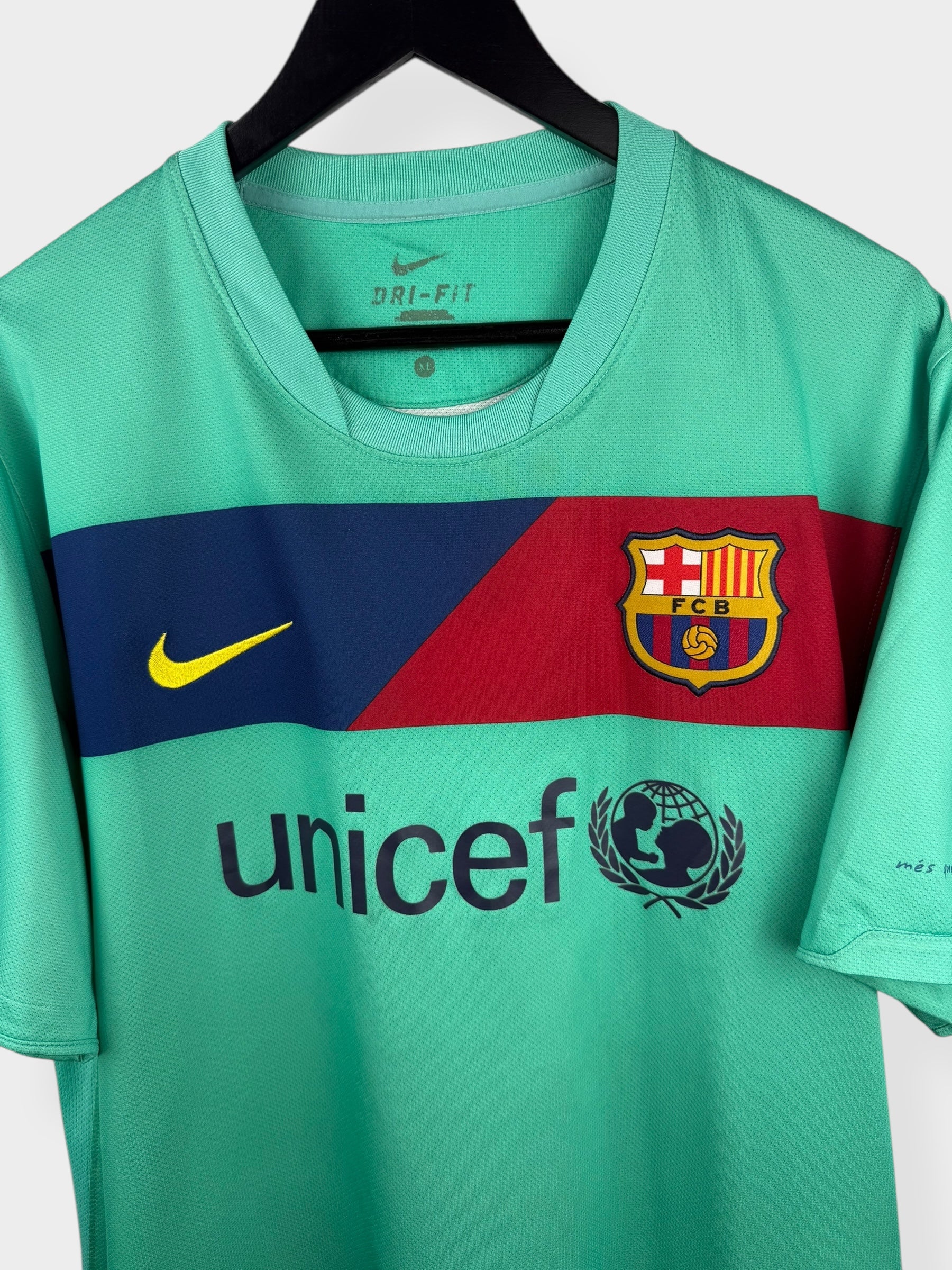 2010-11 BARCELONA AWAY SHIRT MESSI #10 XL