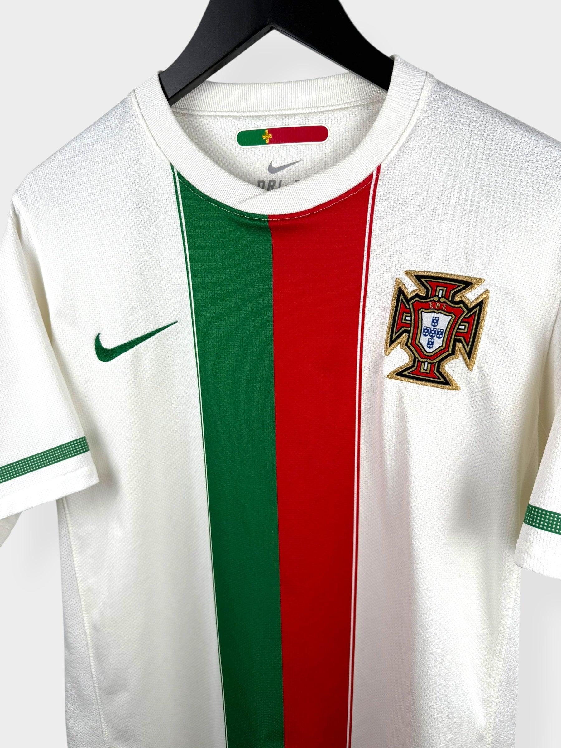 2010-11 PORTUGAL AWAY SHIRT M - Authentic Football Club