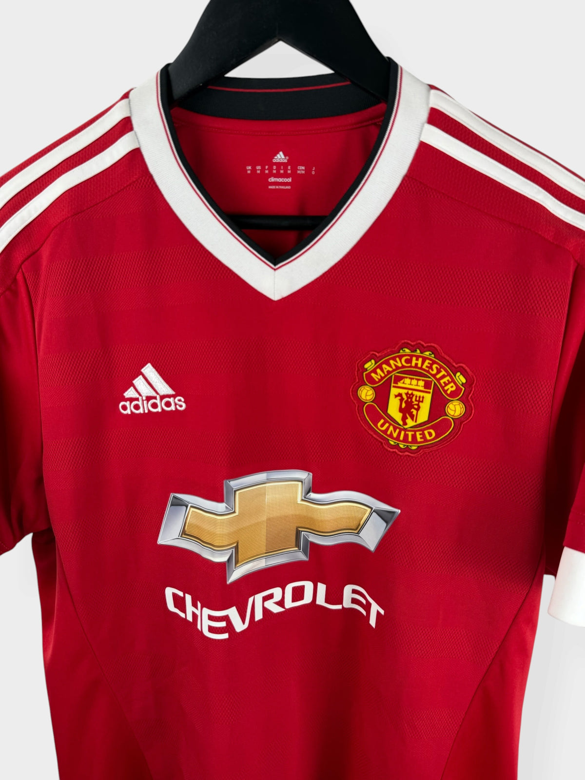 2015-16 MANCHESTER UNITED HOME SHIRT CARRICK #16 M - Authentic Football Club