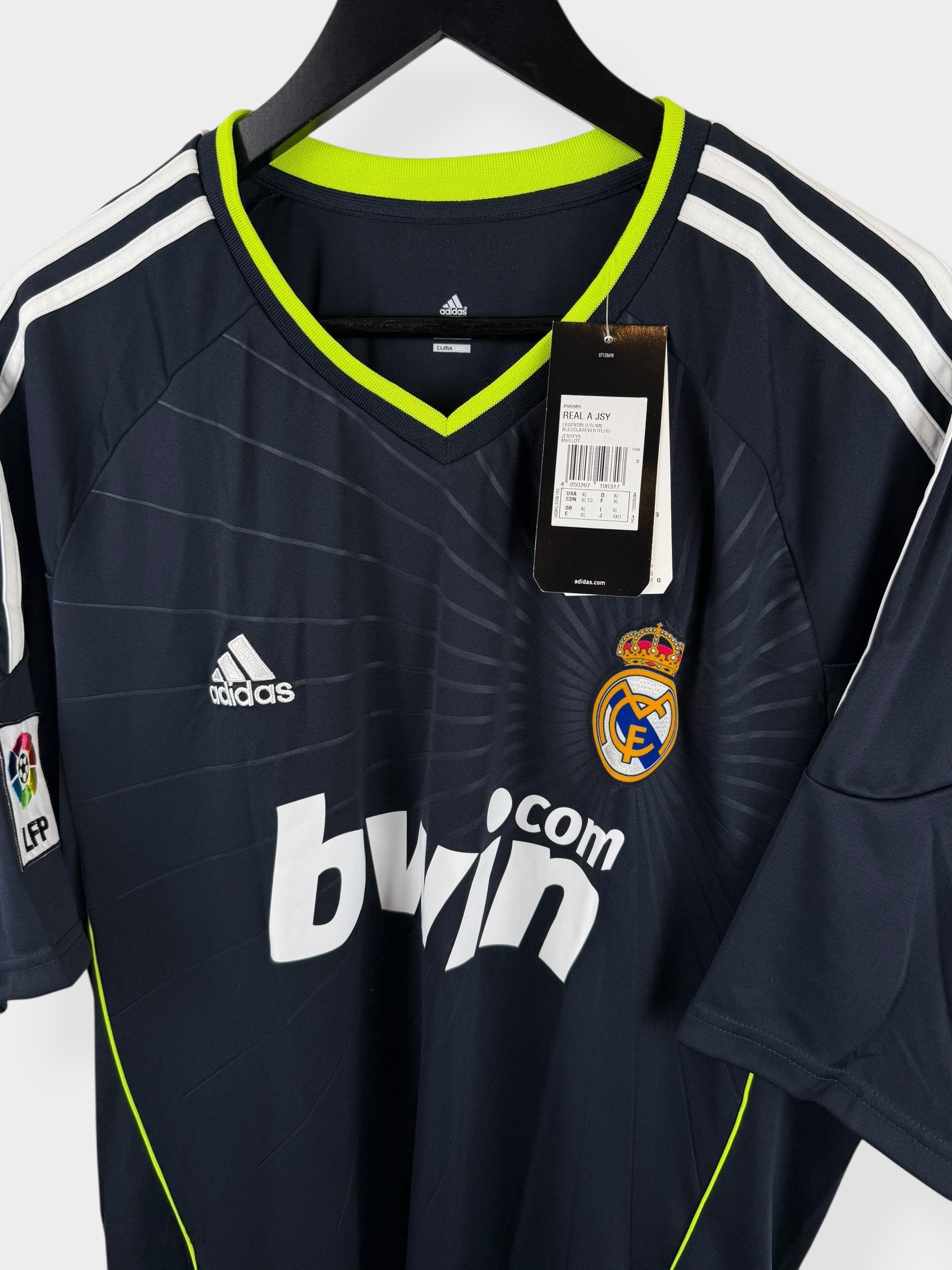 2010-11 REAL MADRID AWAY SHIRT RONALDO #7 XL - Authentic Football Club