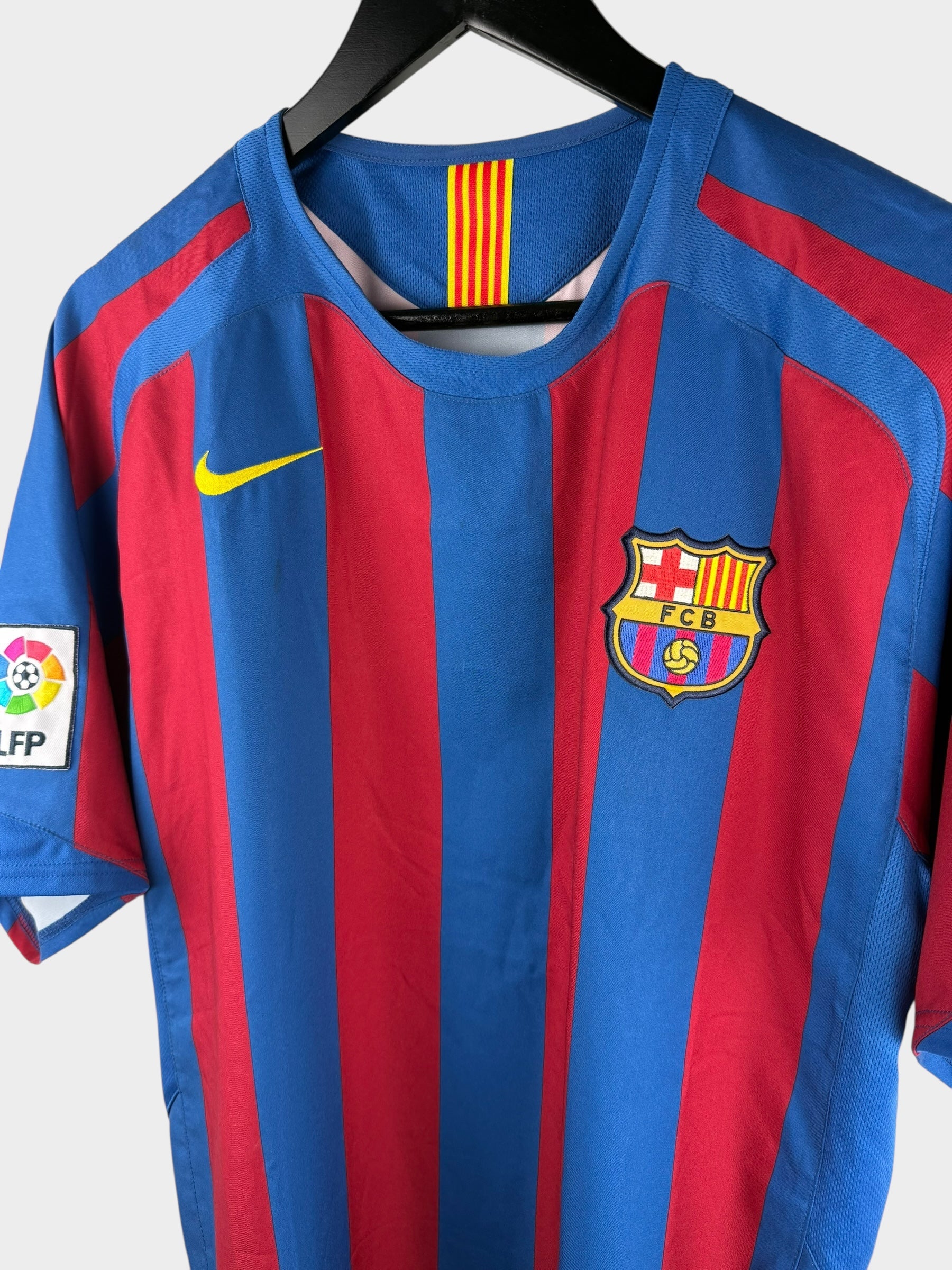 2005-06 BARCELONA THUISSHIRT RONALDINHO #10 L