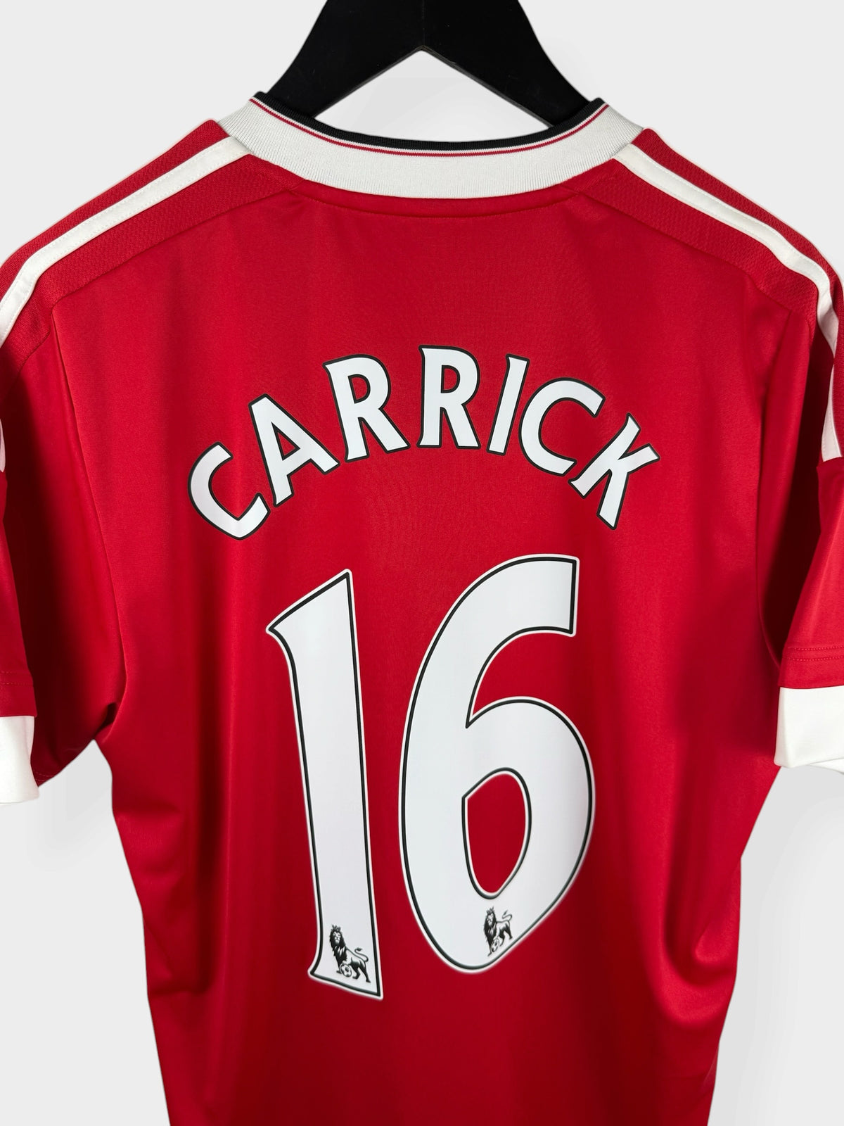 2015-16 MANCHESTER UNITED HOME SHIRT CARRICK #16 M - Authentic Football Club