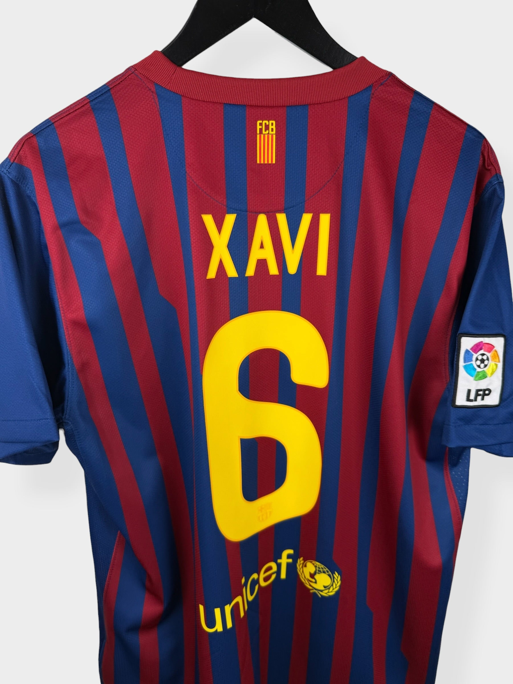 2011-12 BARCELONA HOME SHIRT XAVI #6 L