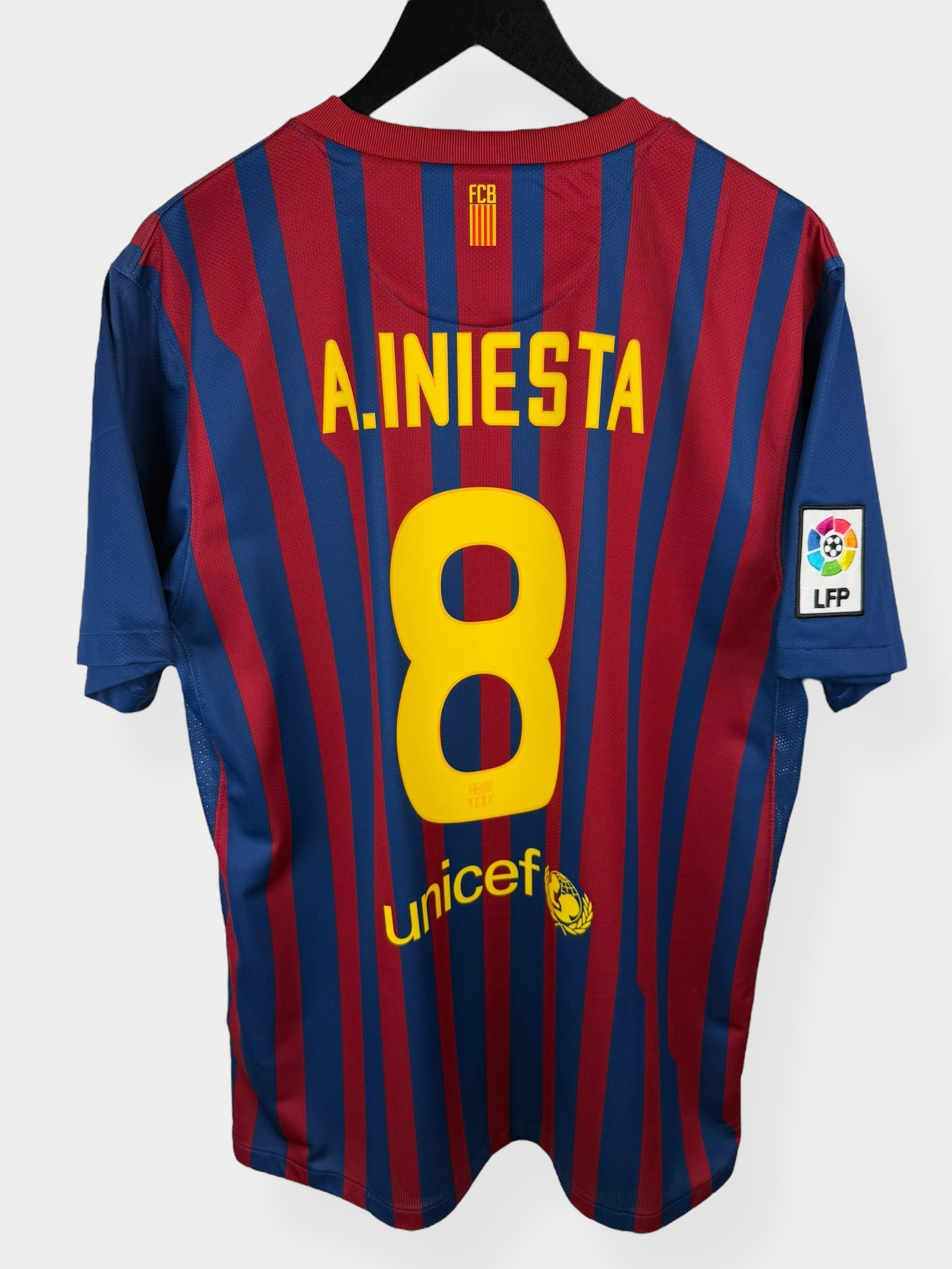 2011-12 BARCELONA HOME SHIRT INIESTA #8 L
