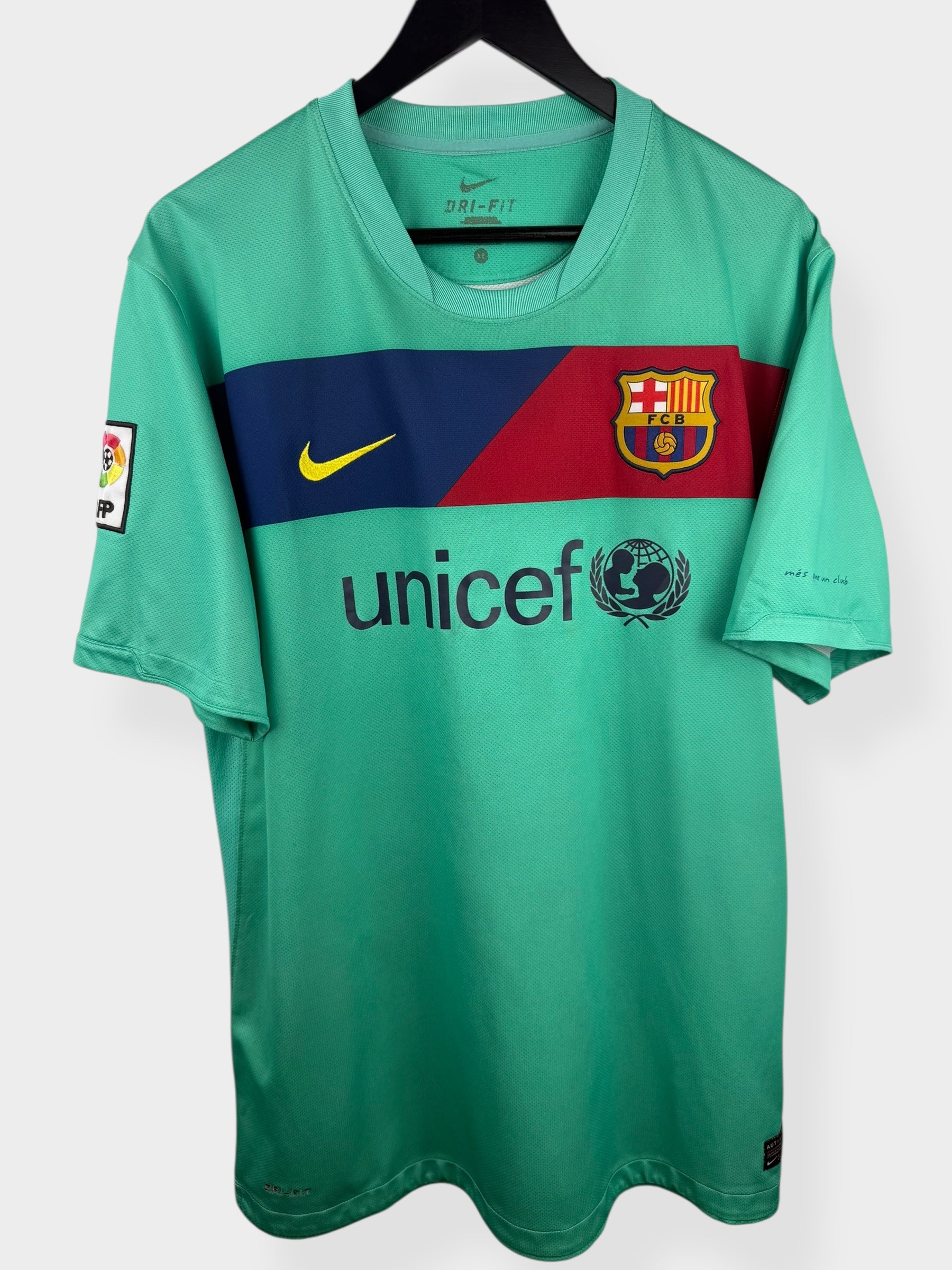 2010-11 BARCELONA AWAY SHIRT MESSI #10 XL