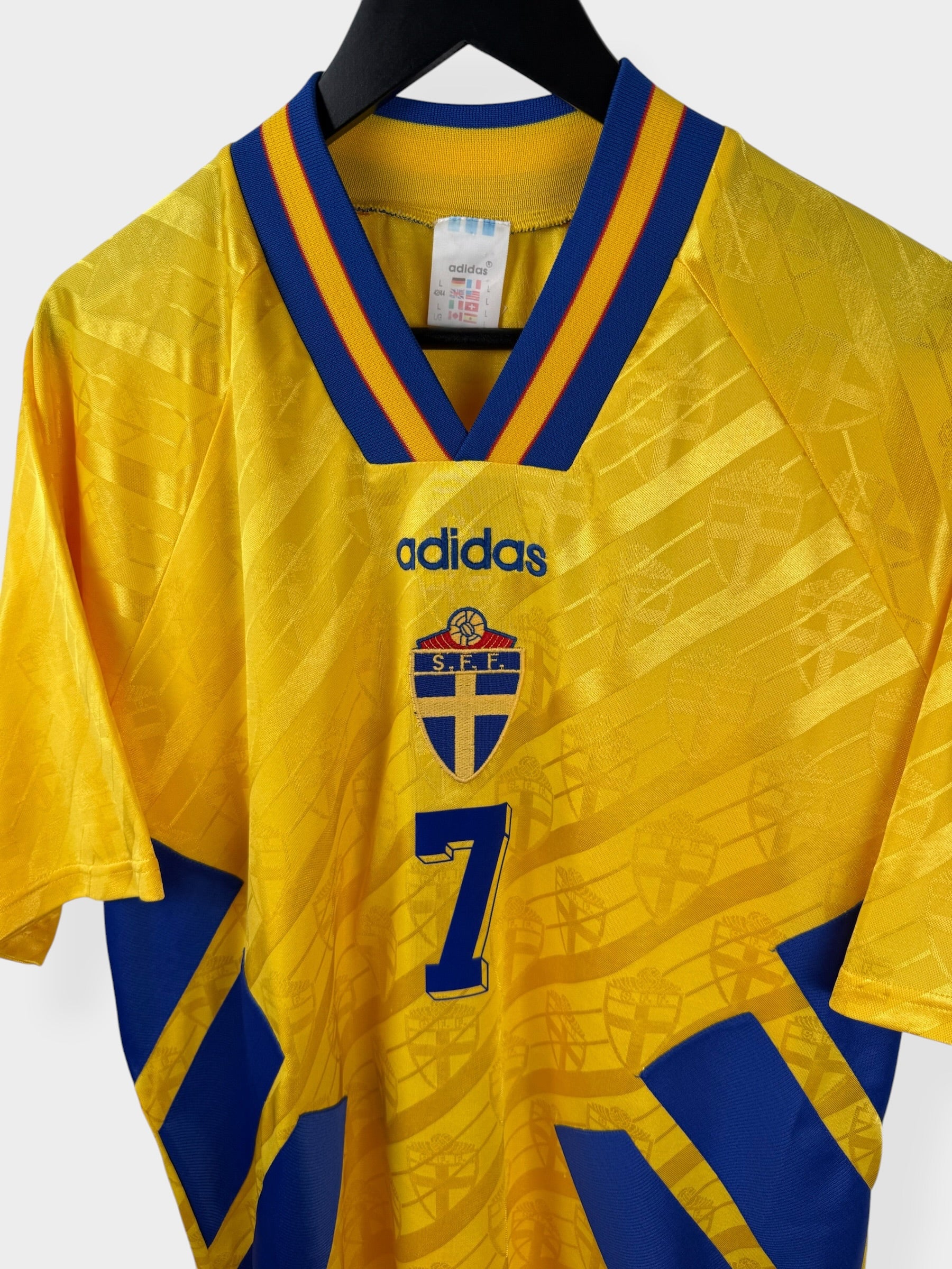 1994-96 SWEDEN HOME SHIRT LARSSON #7 L