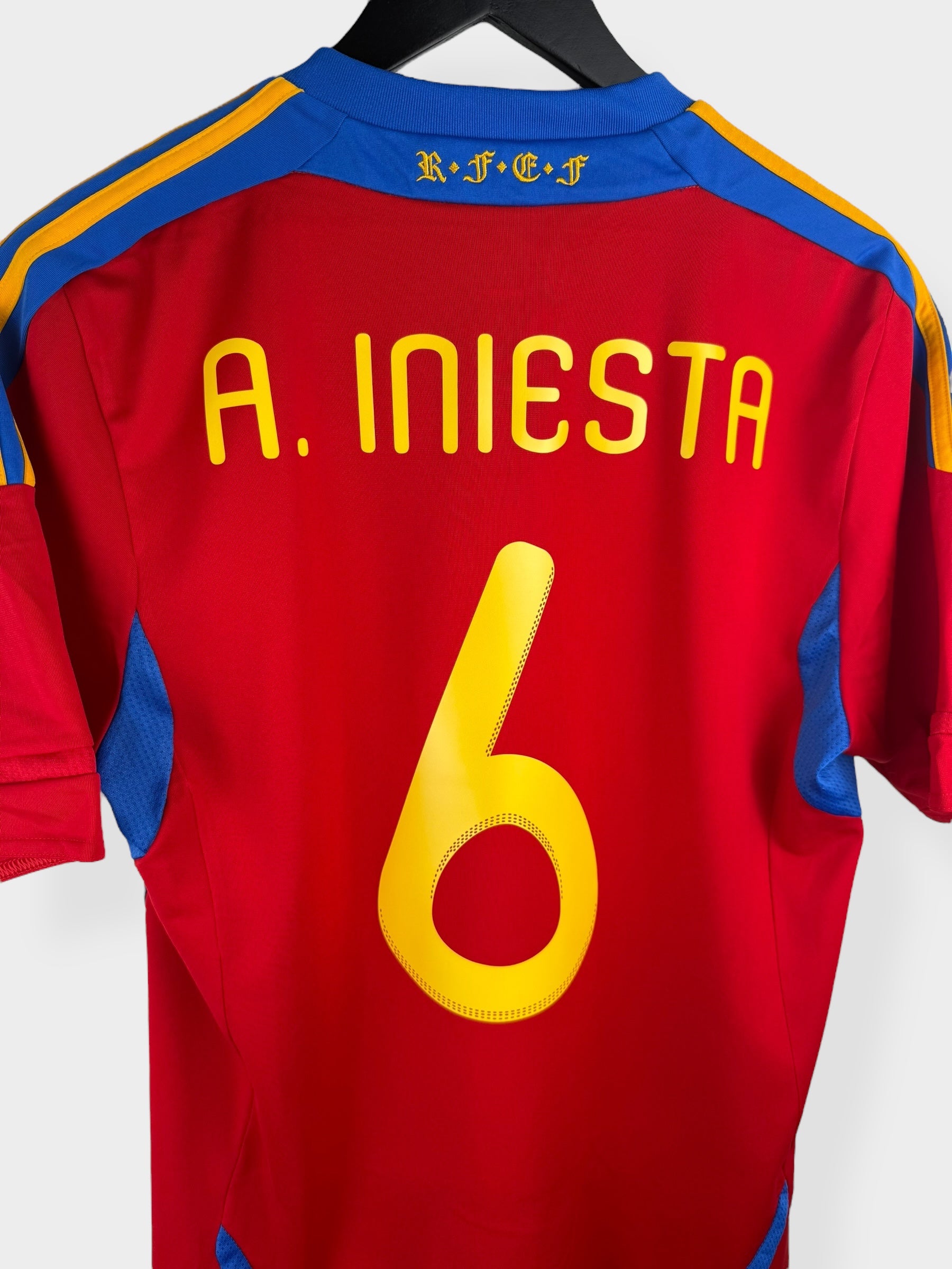 2010-11 SPAIN HOME SHIRT INIESTA #6 M
