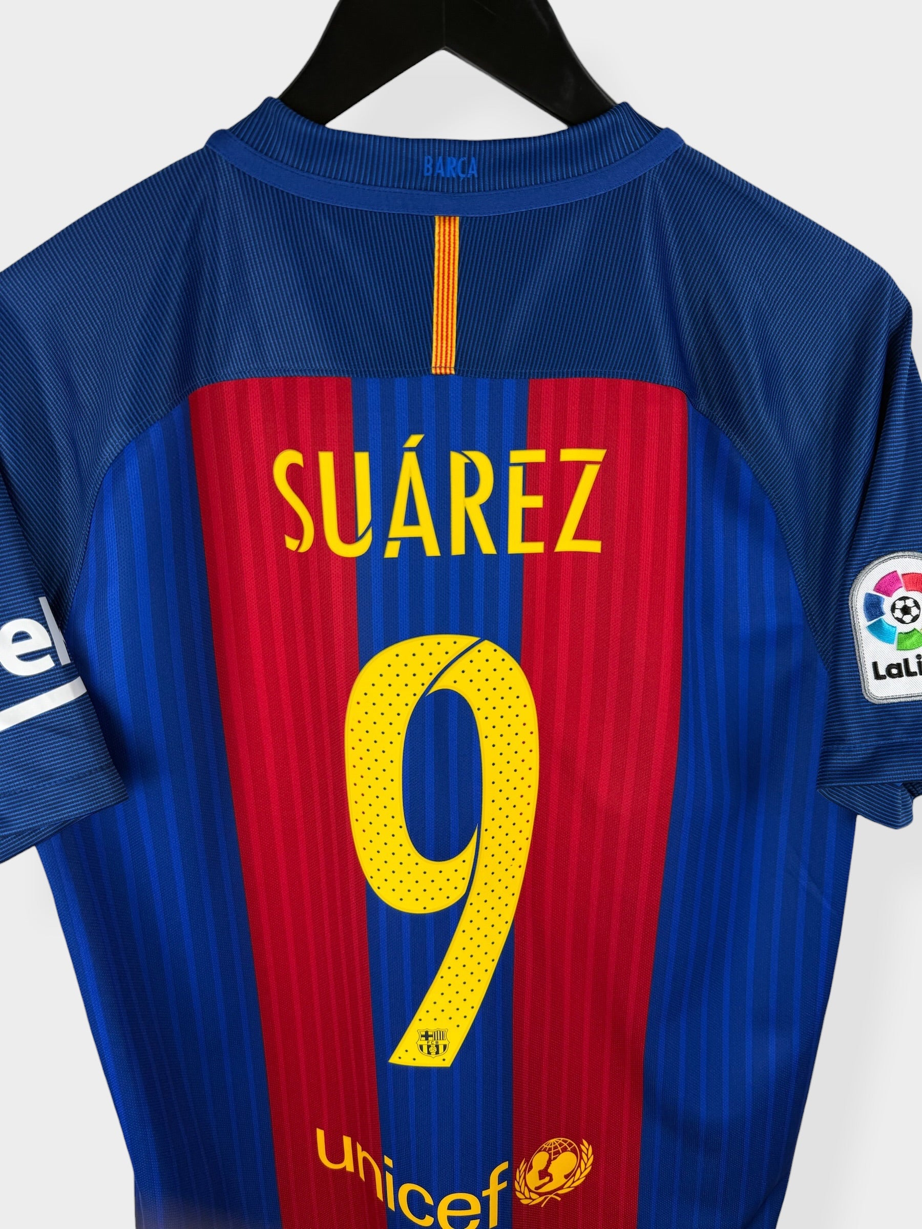 2016-17 BARCELONA HOME SHIRT SUAREZ #9 M