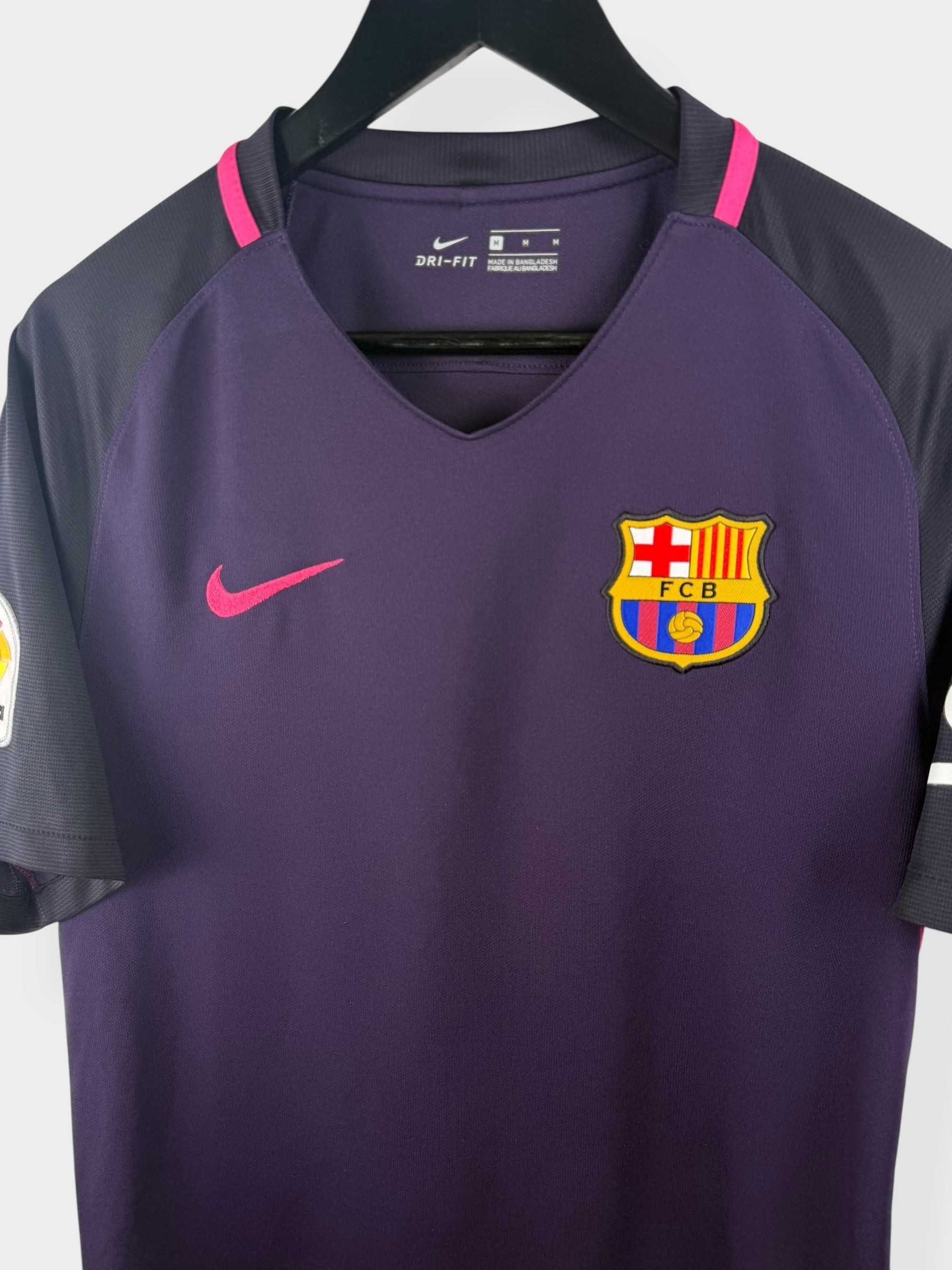 2016-17 BARCELONA AWAY SHIRT INIESTA #6 M - Authentic Football Club
