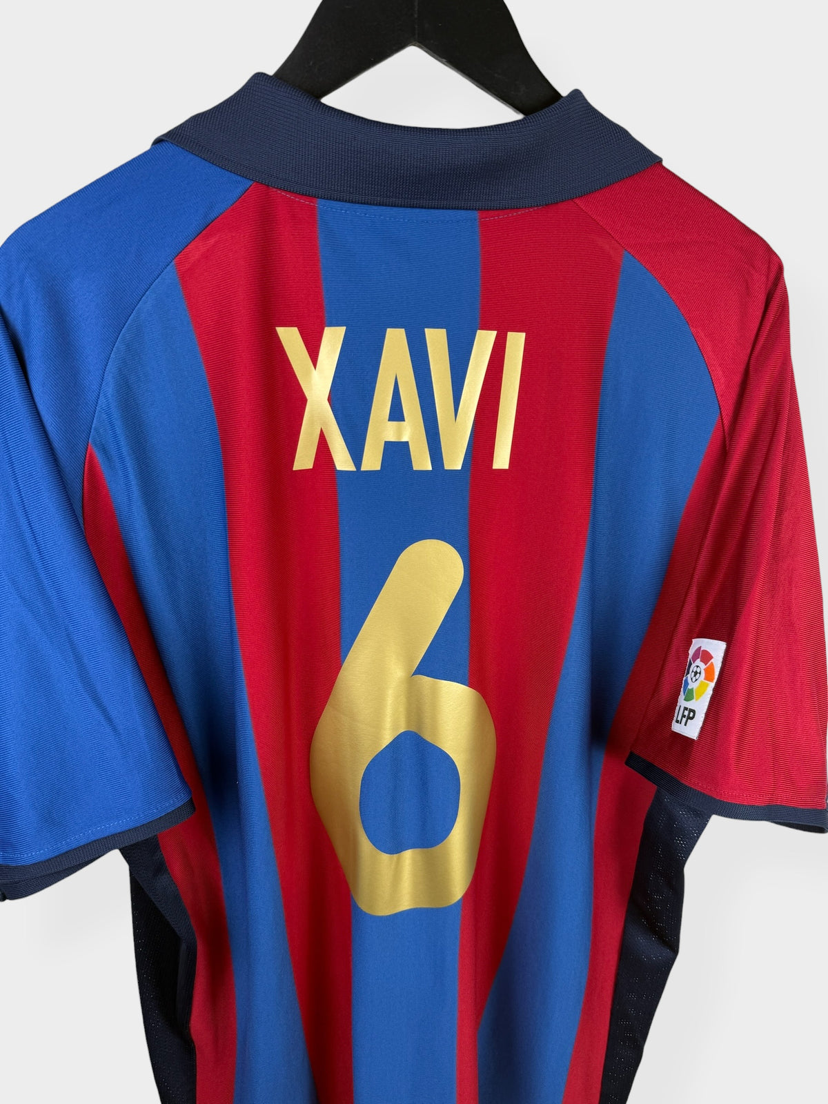 2001-02 BARCELONA HOME SHIRT XAVI #6 XL