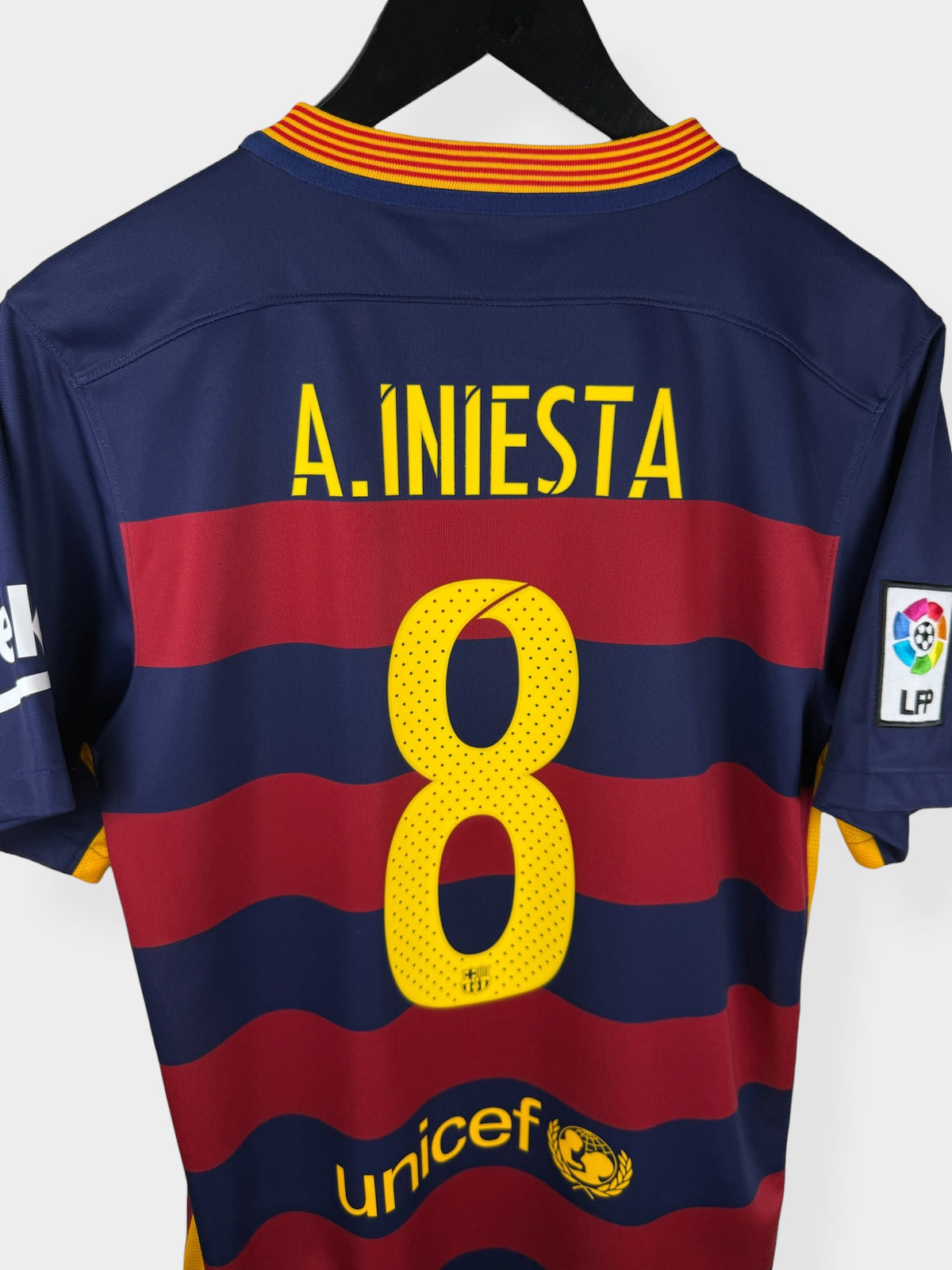 2015-16 MAILLOT DOMICILE BARCELONA INIESTA #8 S