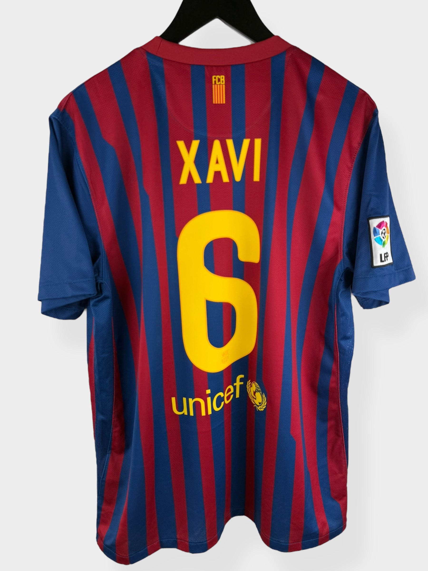 2011-12 BARCELONA THUISSHIRT XAVI #6 L