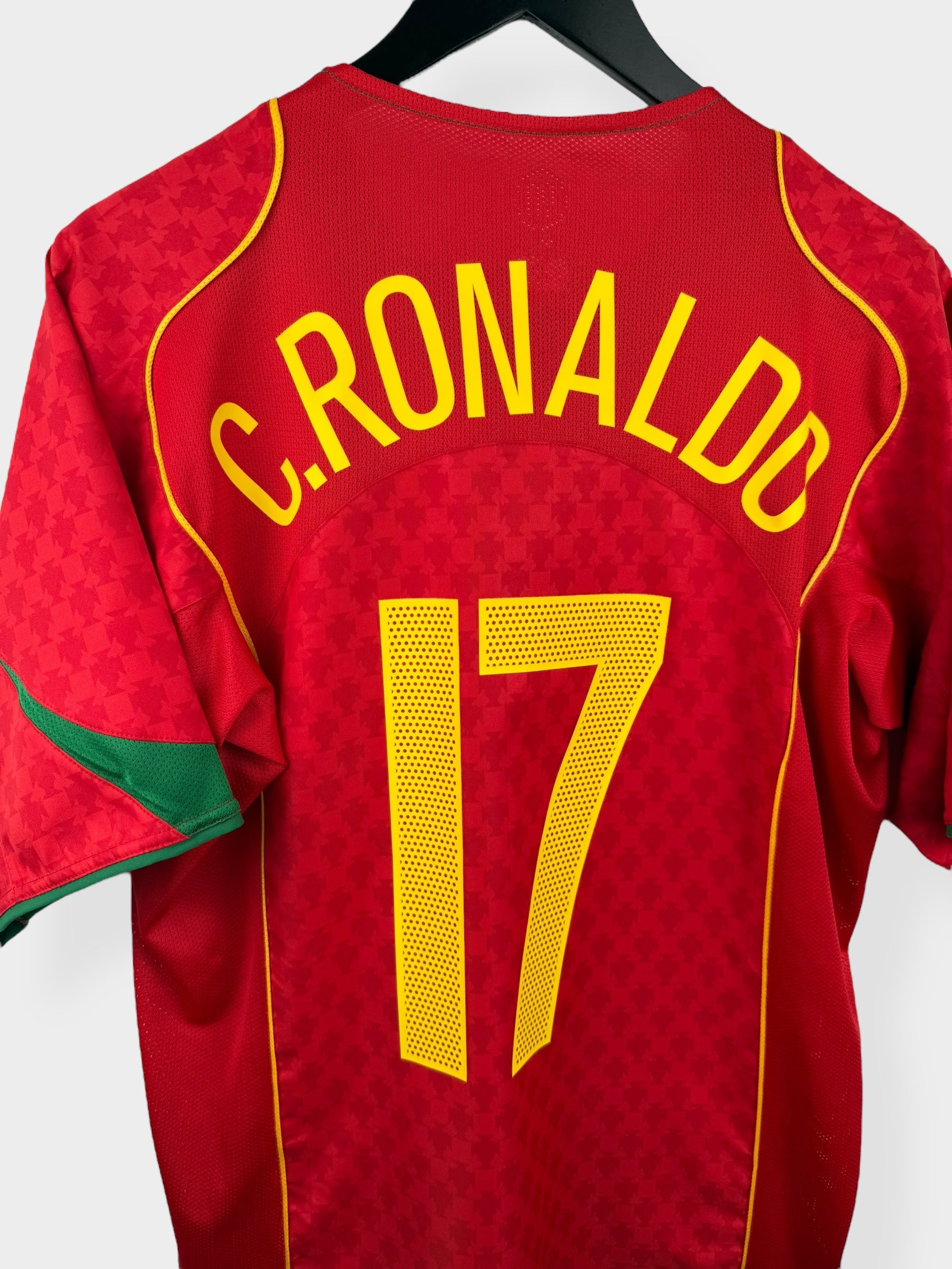 2004-06 PORTUGAL THUISSHIRT RONALDO #17 M