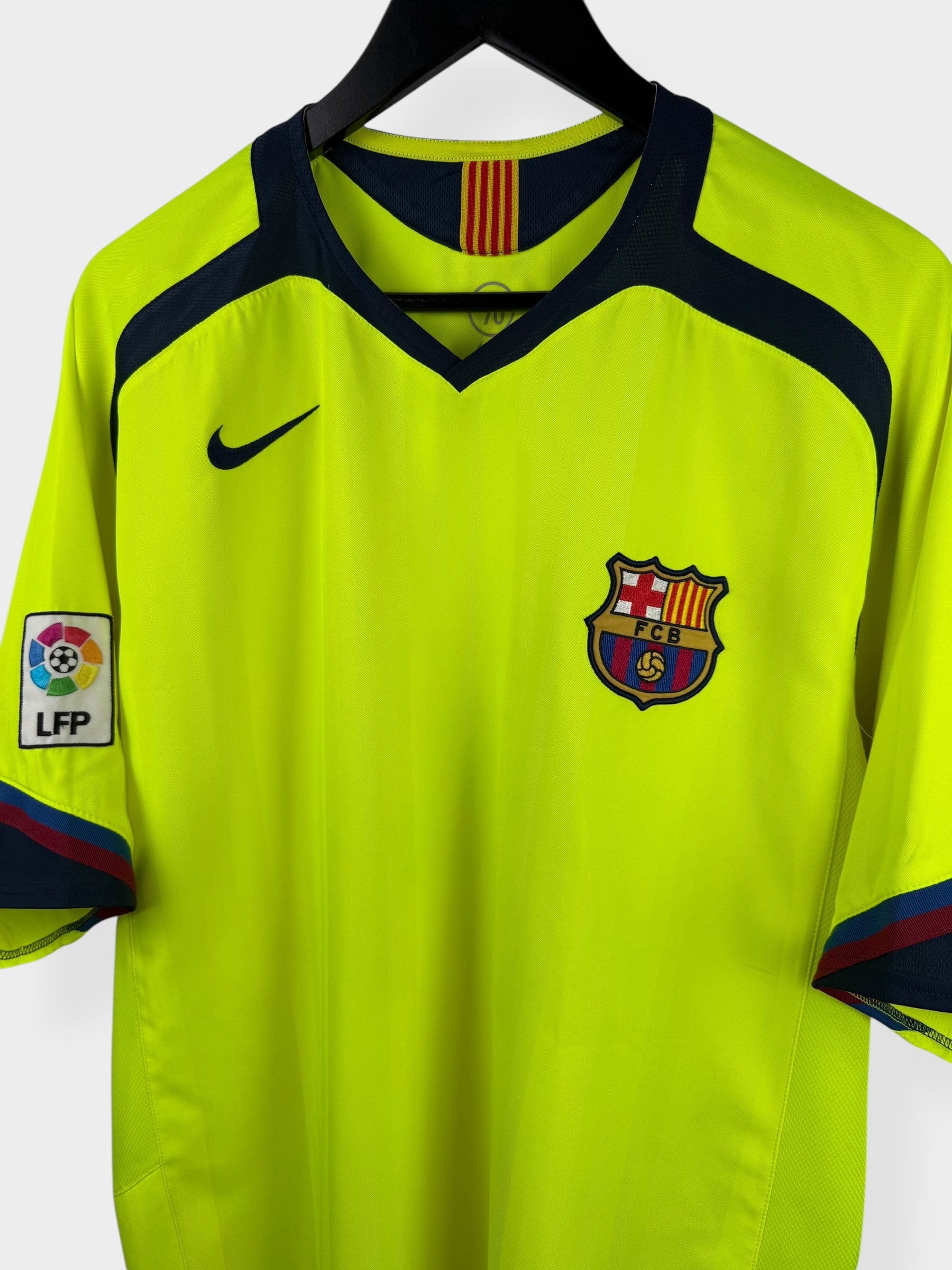 2005-06 BARCELONA UITSHIRT INIESTA #24 XL