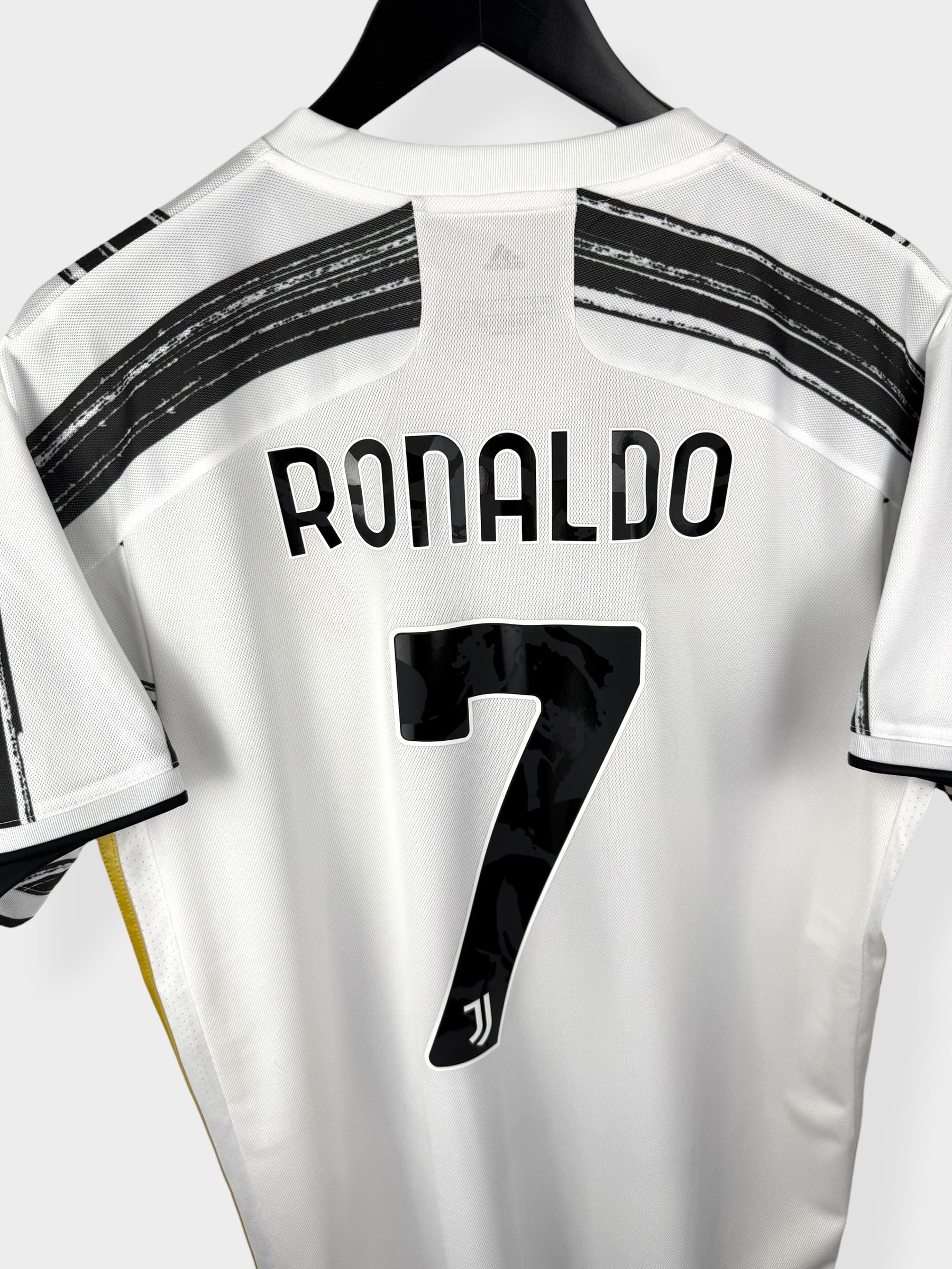 2020-21 JUVENTUS HOME SHIRT RONALDO #7 M