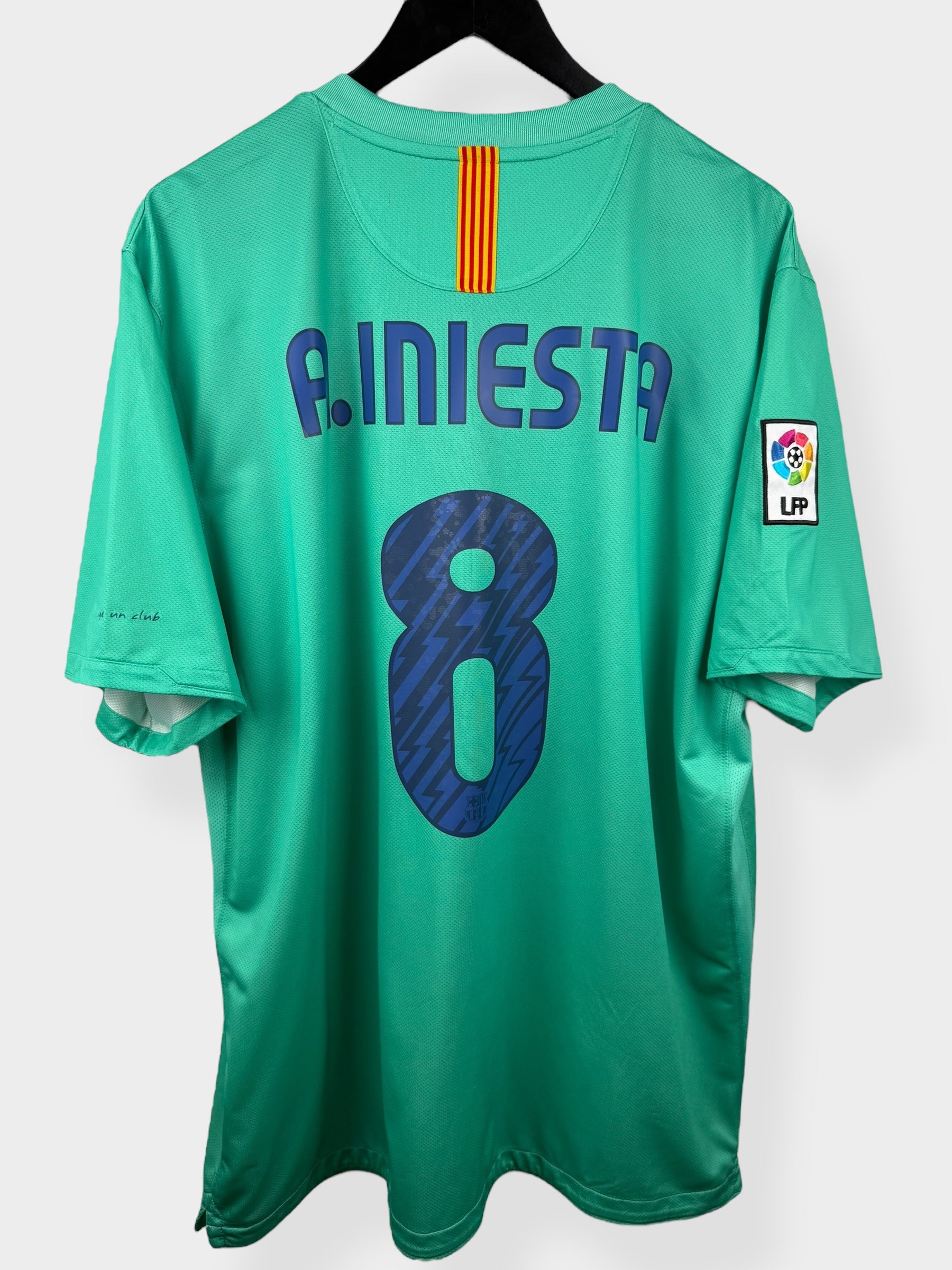 2010-11 BARCELONA AWAY SHIRT INIESTA #8 XXL