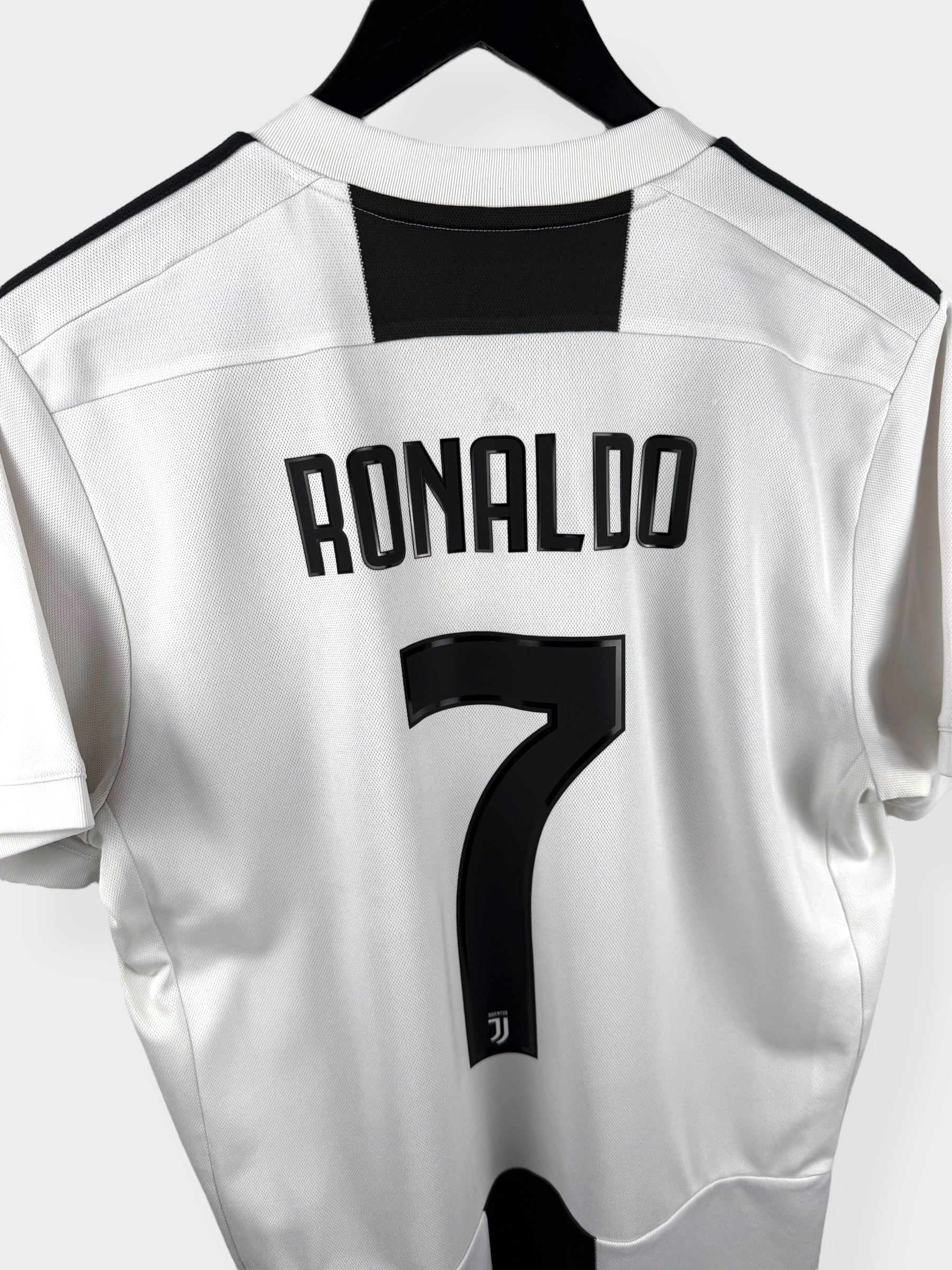 2018-19 JUVENTUS HOME SHIRT RONALDO #7 M - Authentic Football Club