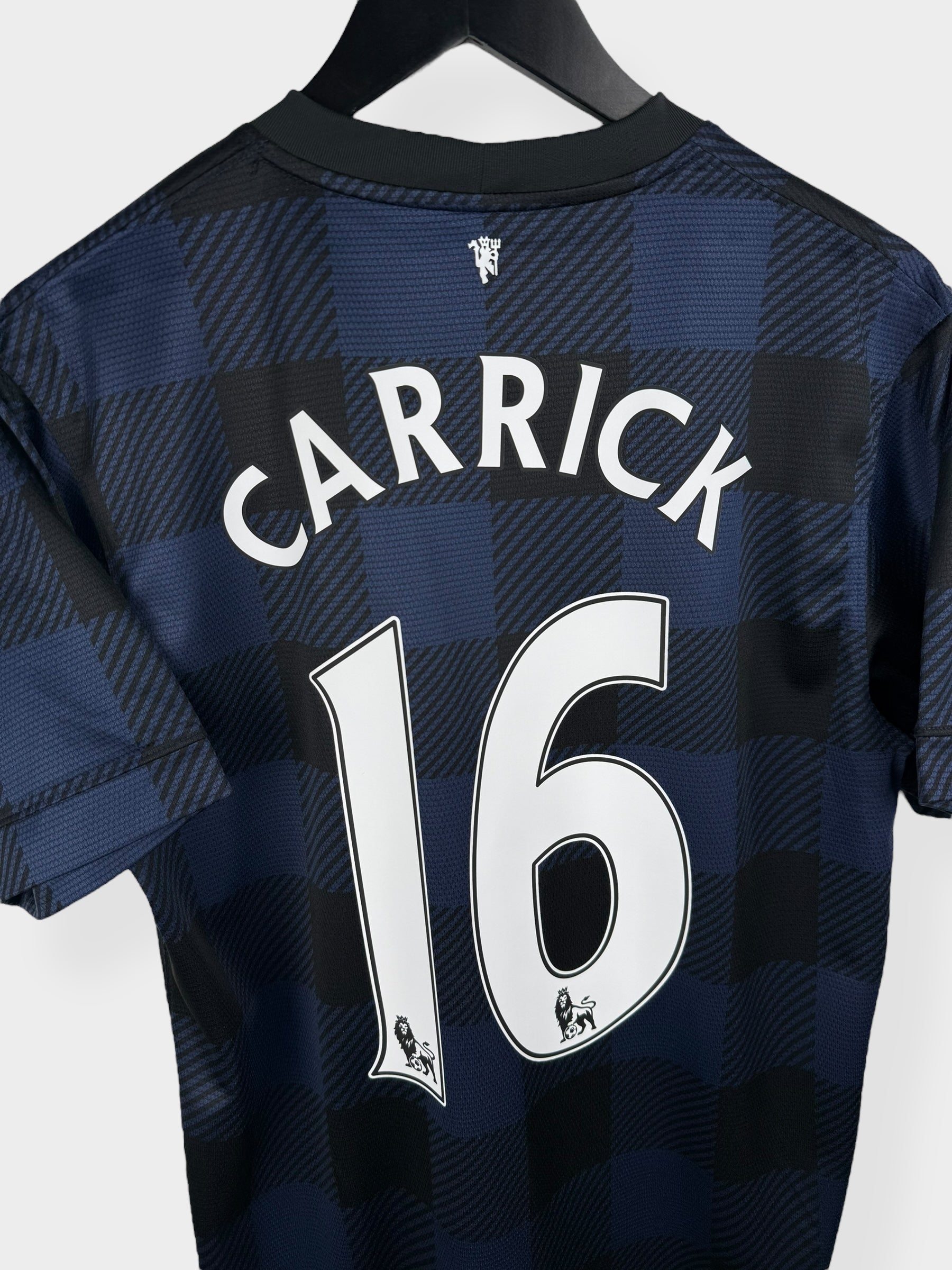 2013-14 MANCHESTER UNITED UITSHIRT CARRICK #16 M