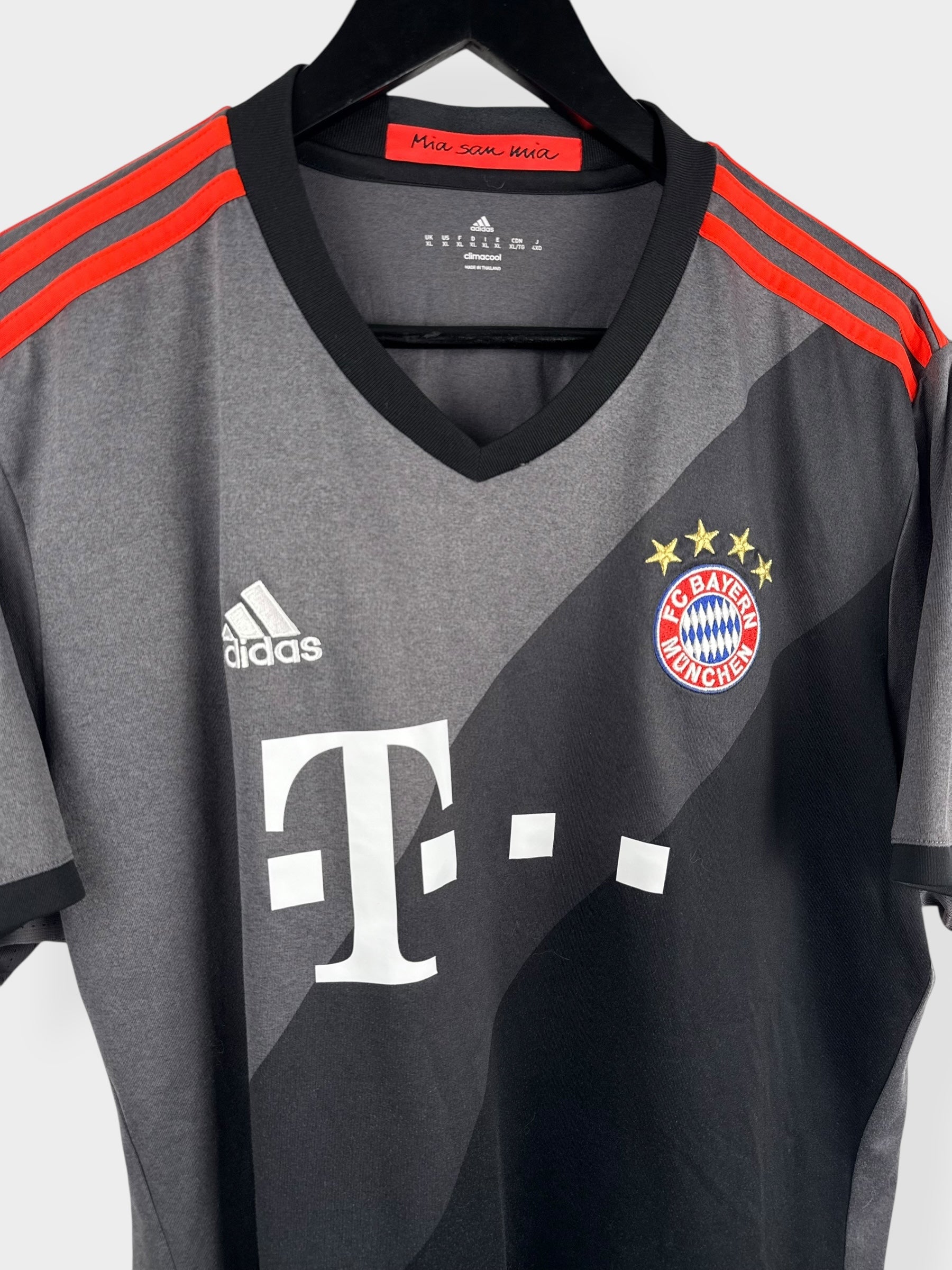 2016-17 BAYERN MUNICH AWAY SHIRT XL - Authentic Football Club