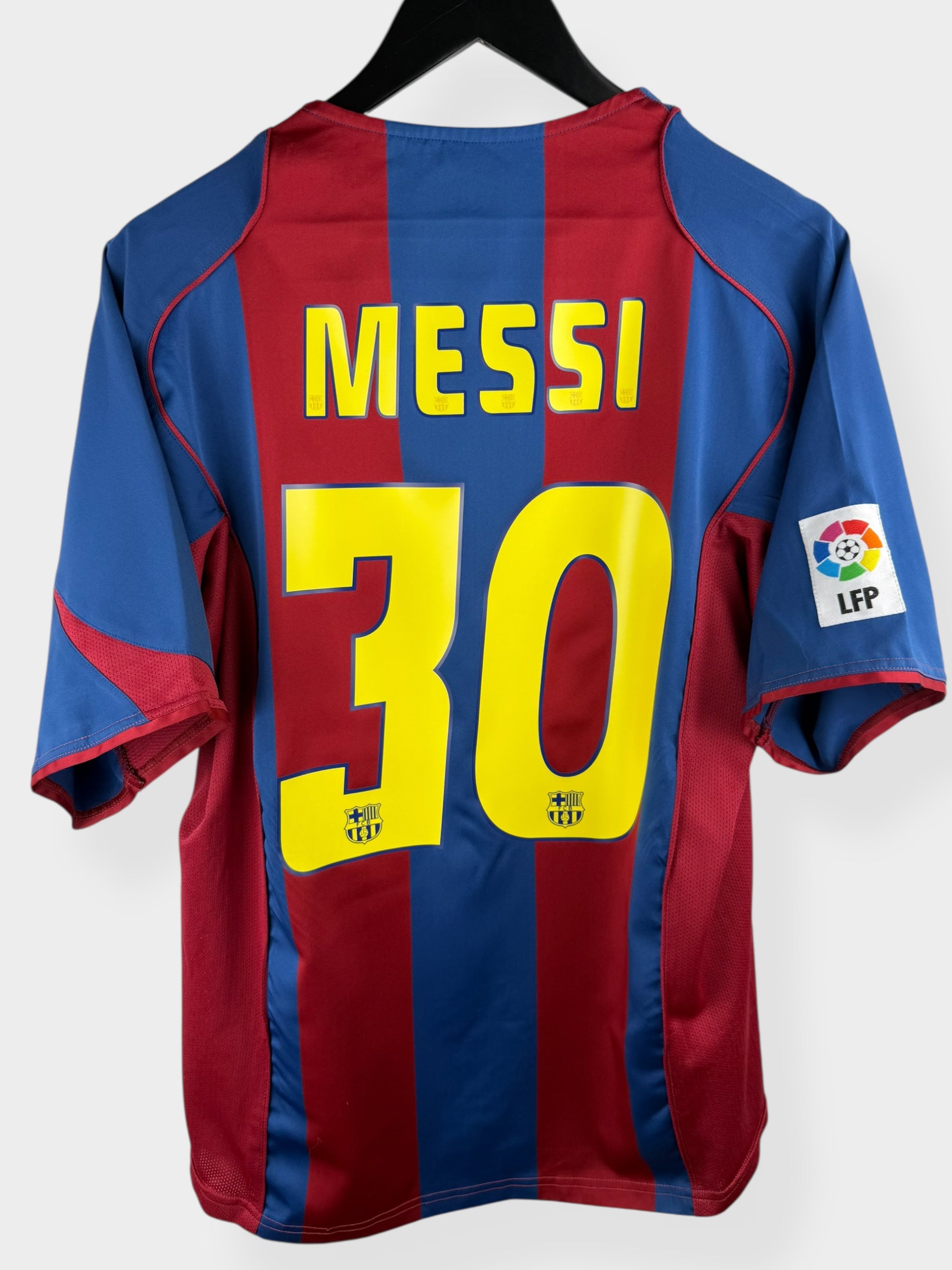 2004-05 BARCELONA HOME SHIRT MESSI #30 M