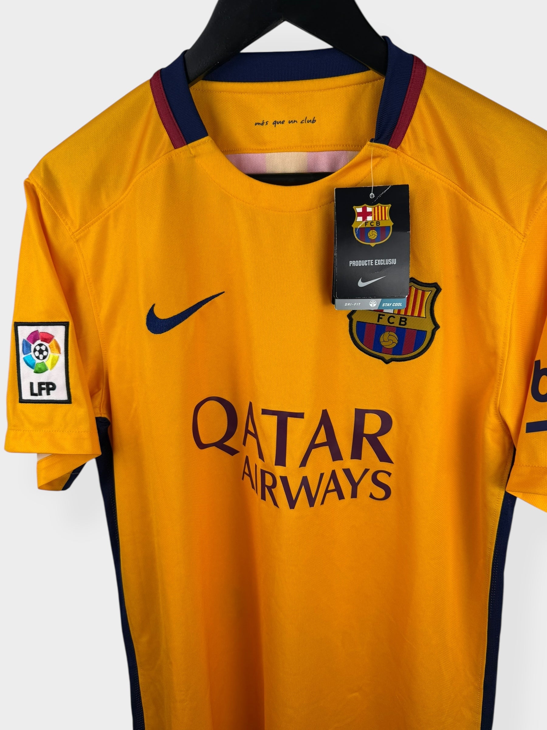 2015-16 BARCELONA AWAY SHIRT M - Authentic Football Club