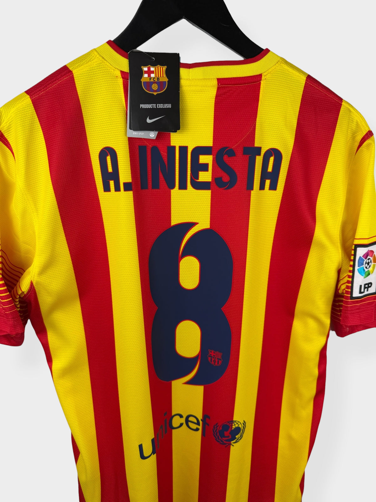 2013-14 BARCELONA AWAY SHIRT INIESTA #8 M