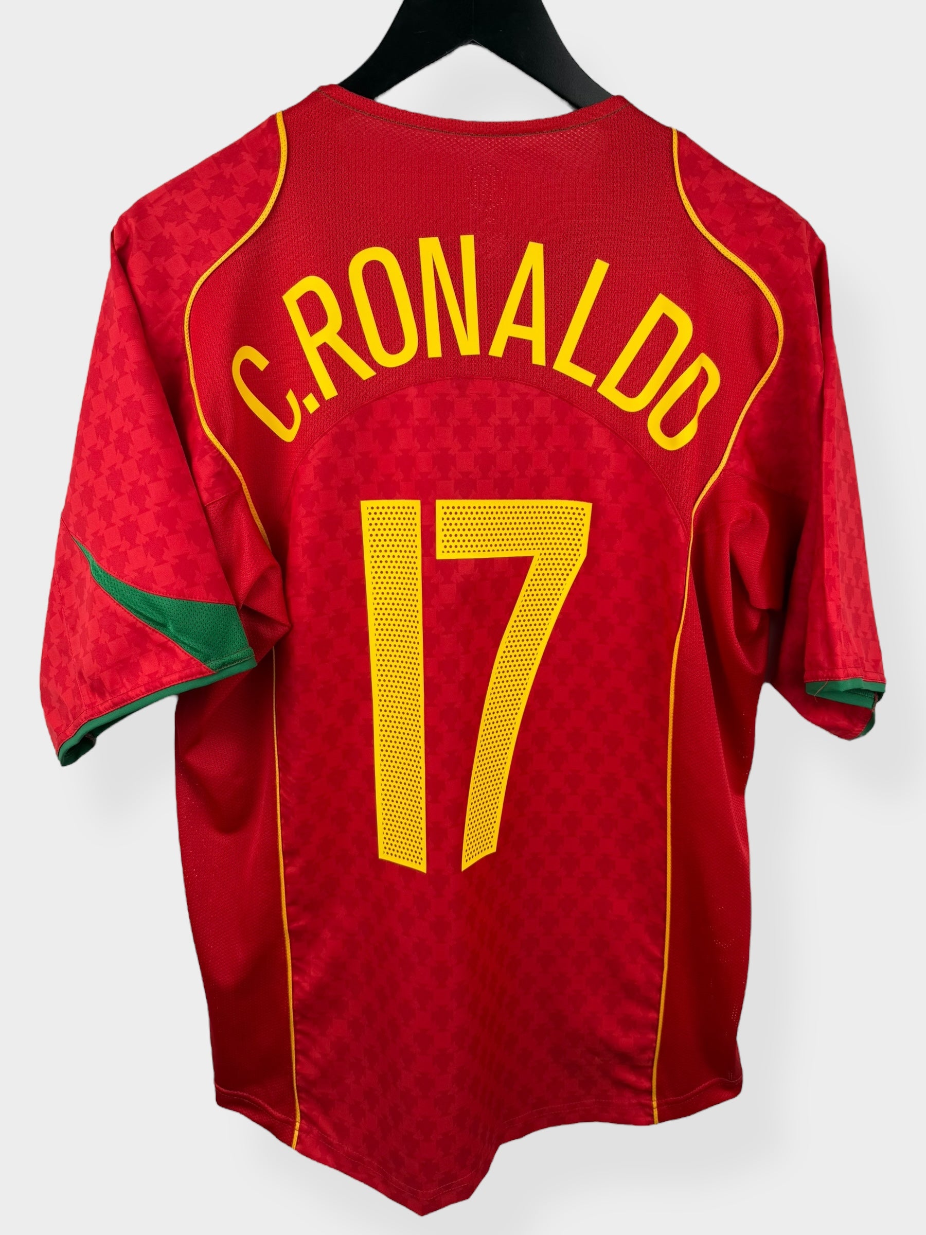 2004-06 PORTUGAL THUISSHIRT RONALDO #17 M