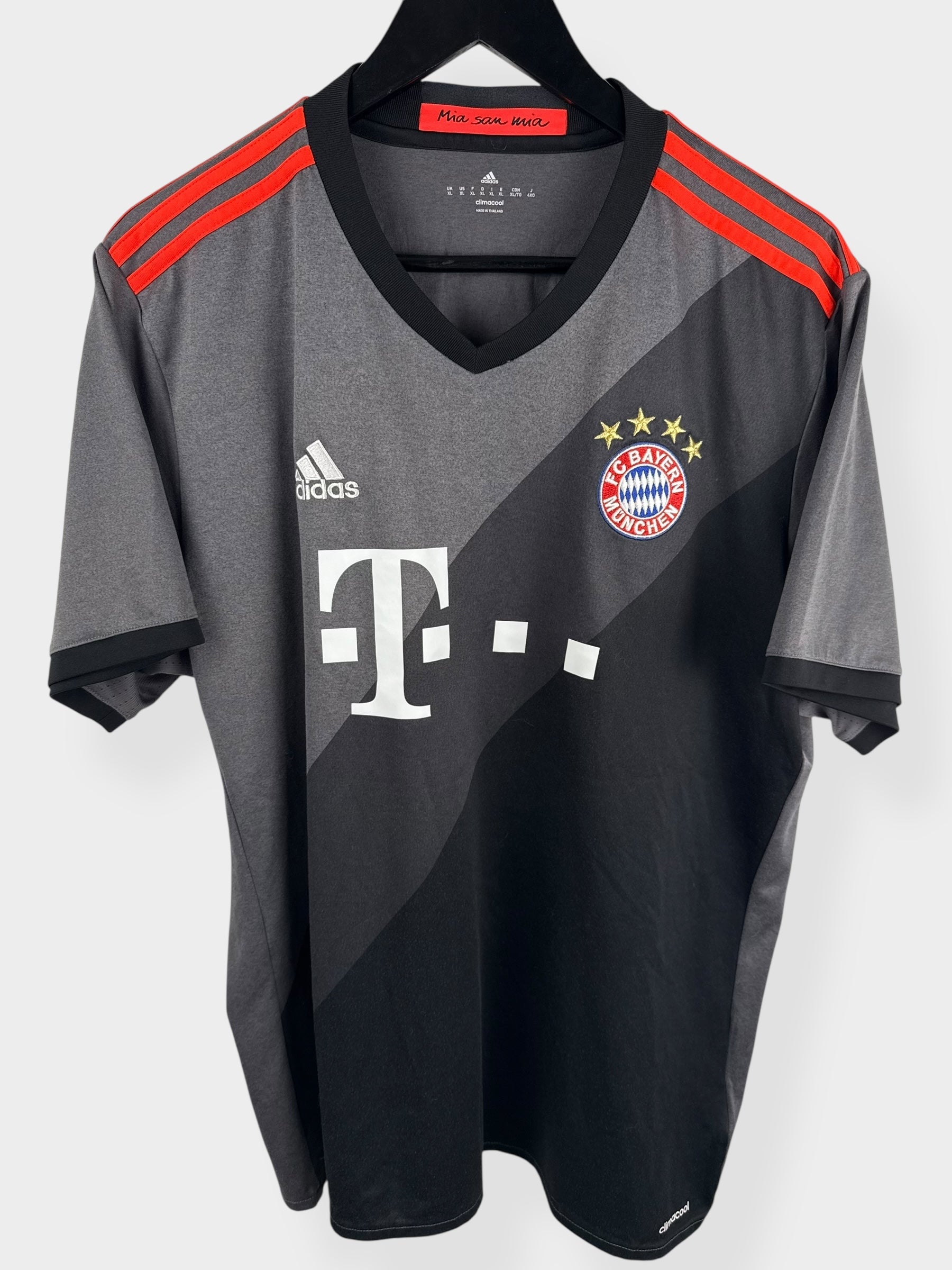 2016-17 BAYERN MUNICH AWAY SHIRT XL - Authentic Football Club