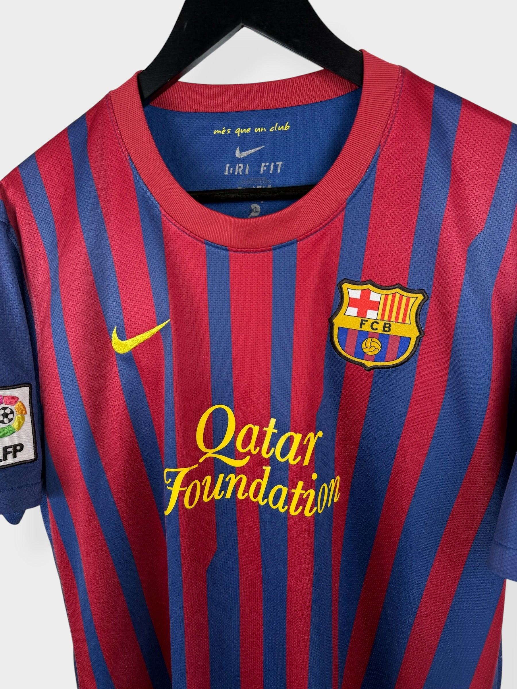 2011-12 BARCELONA HOME SHIRT INIESTA #8 XL