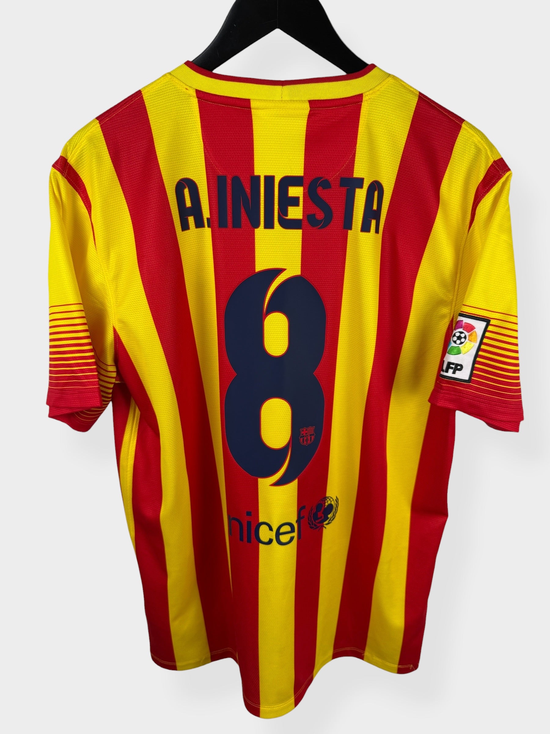 2013-14 BARCELONA AWAY SHIRT INIESTA #8 L