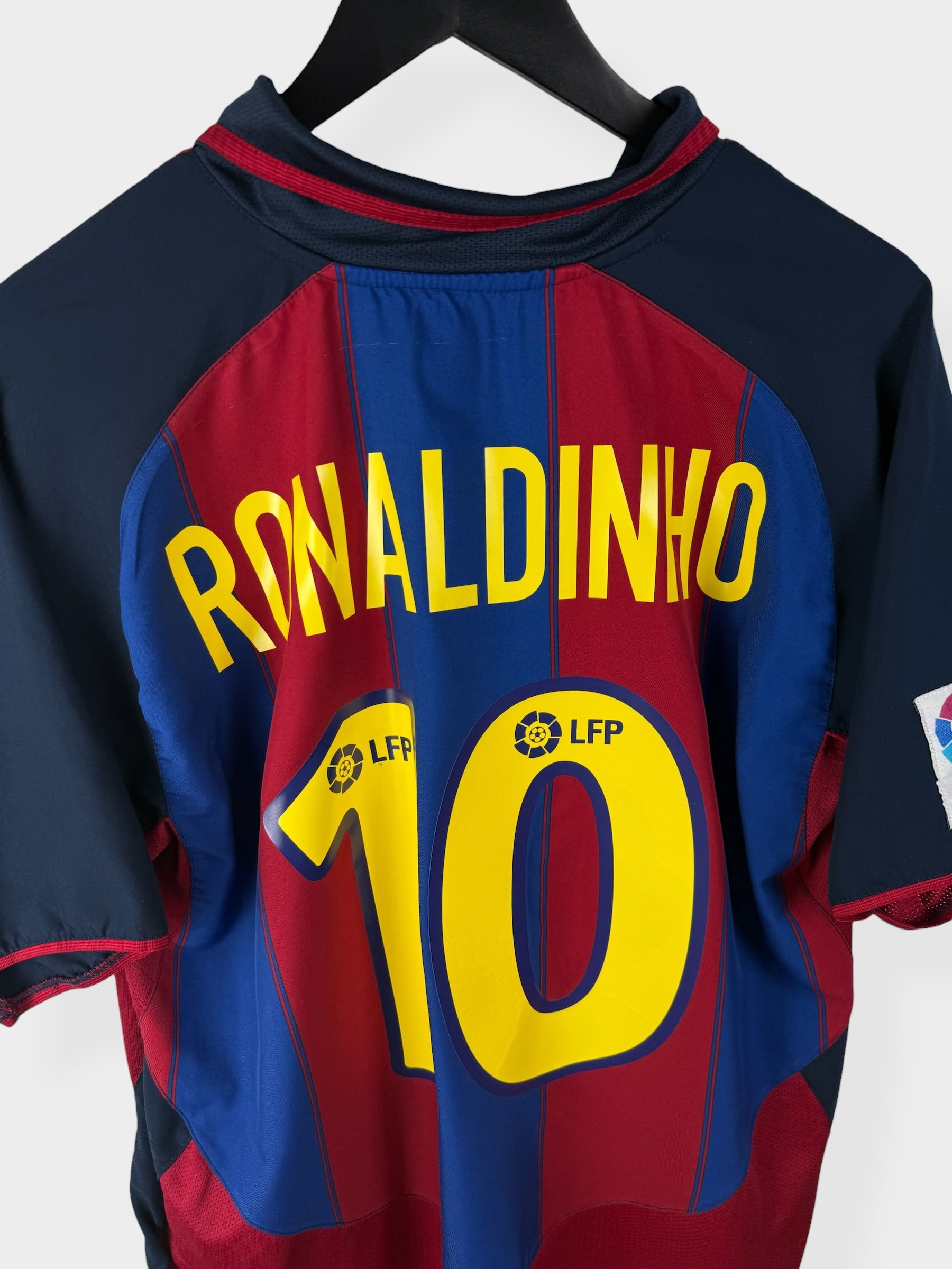2003-04 BARCELONA HOME SHIRT RONALDINHO #10 L