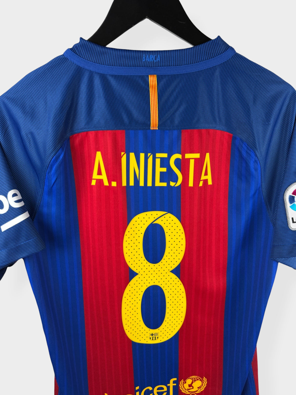 MAILLOT DOMICILE BARCELONA 2016-17 INIESTA #8 S