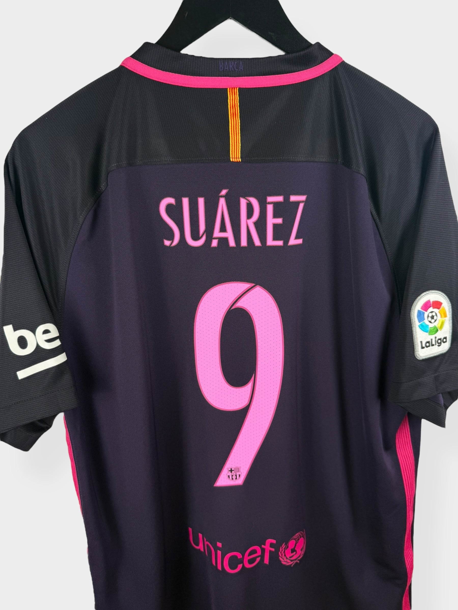2016-17 BARCELONA UITSHIRT SUAREZ #9 XL